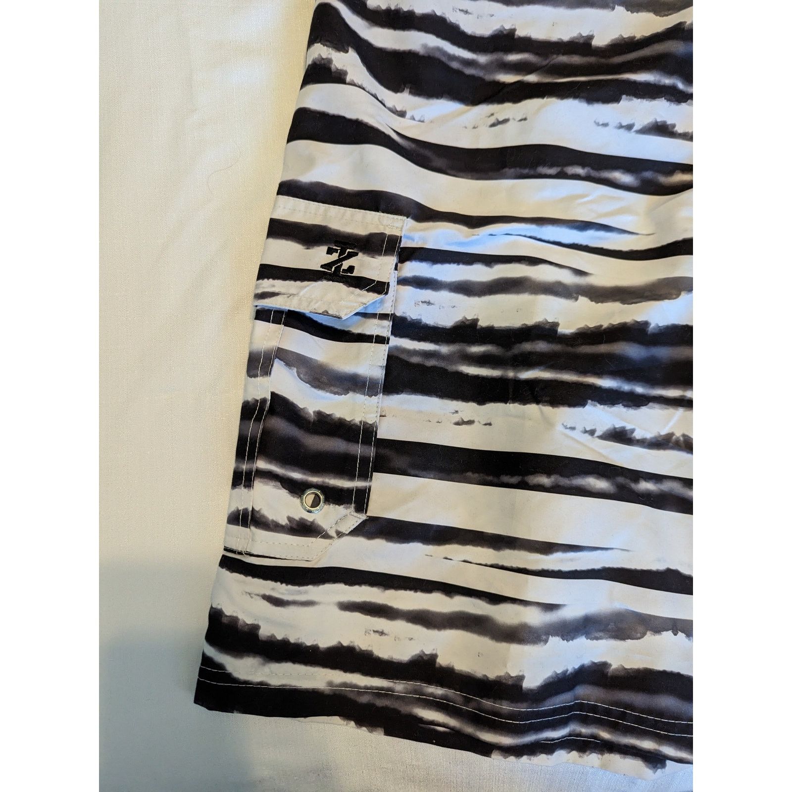 Izod IZOD White Black Striped Men's Swim Trunks XXL NEW Summer Size US 40 / EU 56 - 5 Thumbnail