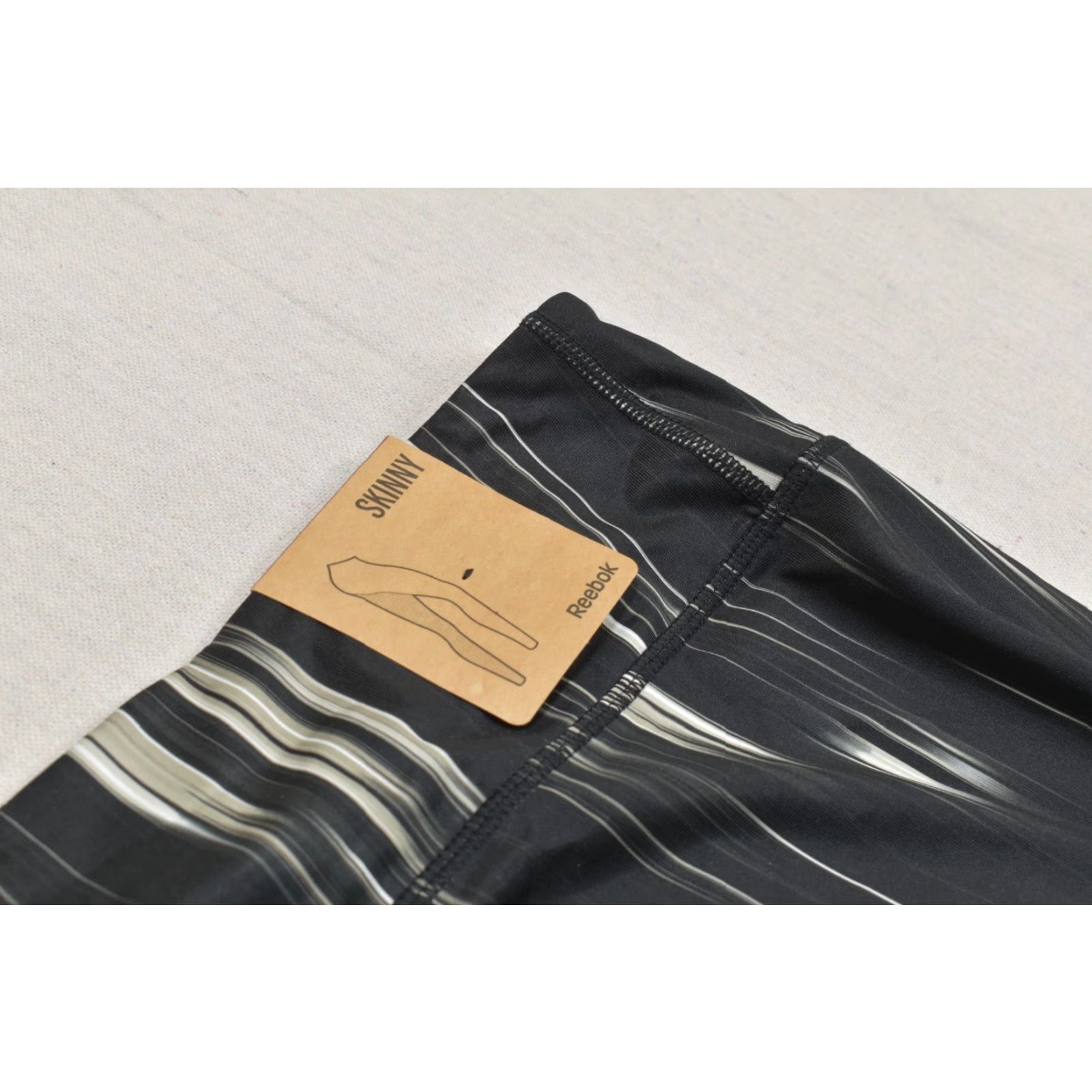 Reebok Reebok Skinny Leggings Women XL Black White Abstract Print Athletic Yoga Pants N Size 40" / US 18 - 7 Thumbnail