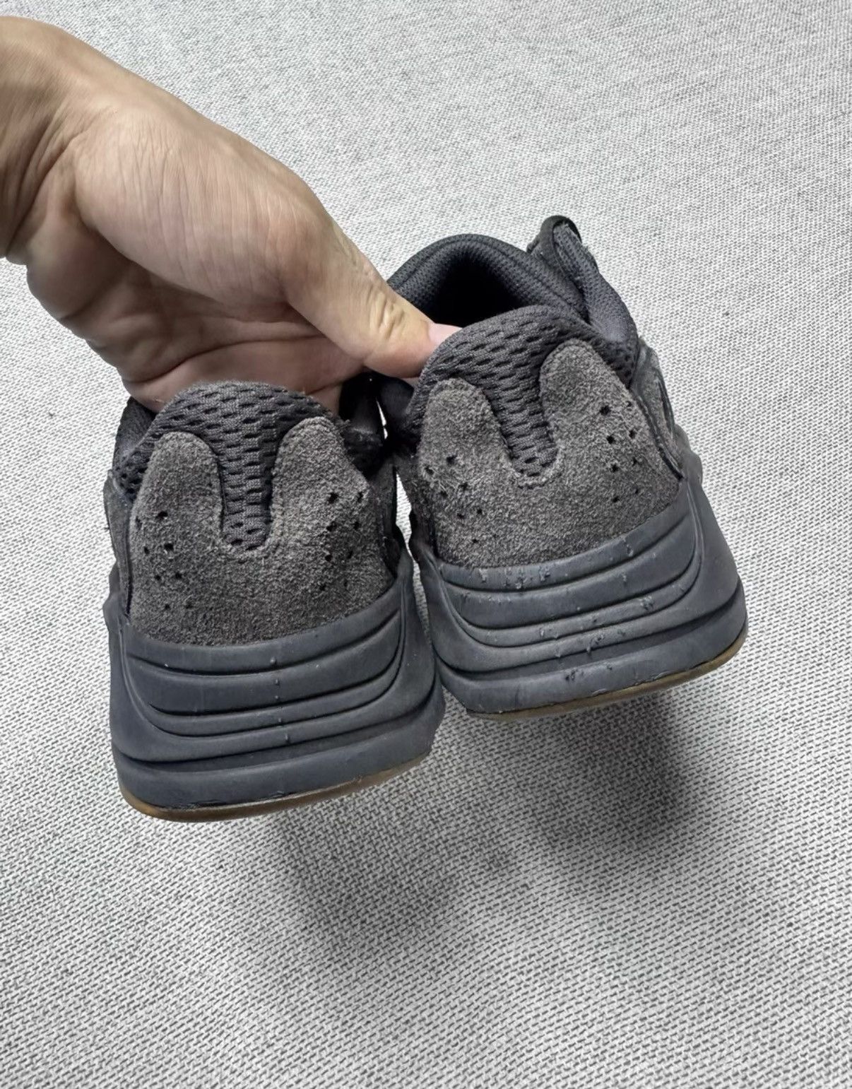 Adidas Adidas Yeezy 700 Utility Black K37 Size US 7 / EU 40 - 7 Thumbnail