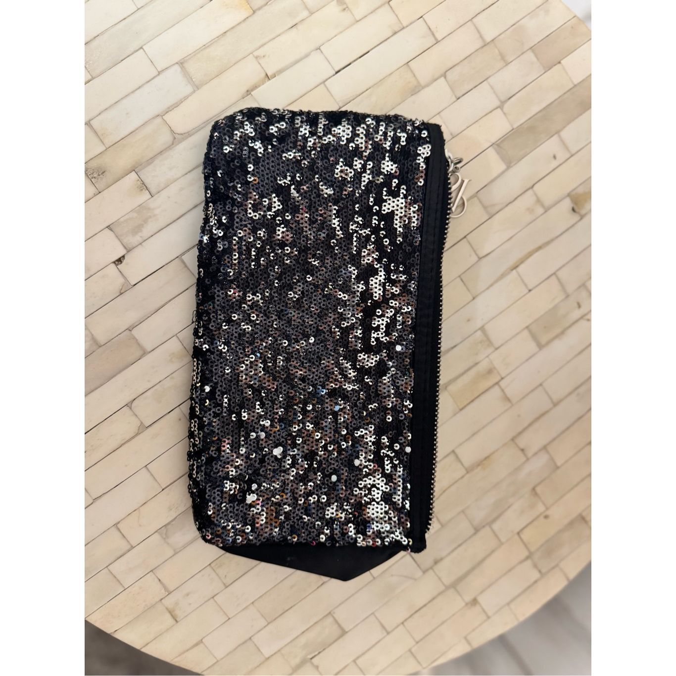 Victoria's Secret Victoria’s Secret Black Sequin Clutch Zip Pouch Wristlet Eve Size ONE SIZE - 2 Thumbnail