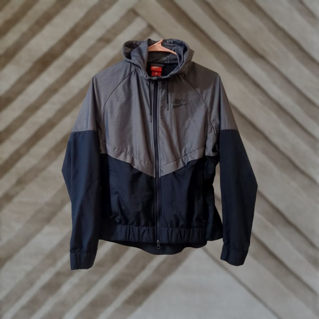 Nike VINTAGE Nike Windrunner Obsidian S Womens Jacket Zip Up Windrunner Nike Sportswear Athletic Jackets Activewear Size S Womens Obsidian Jacket Zip Up Size S / US 4 / IT 40 - 1 Thumbnail