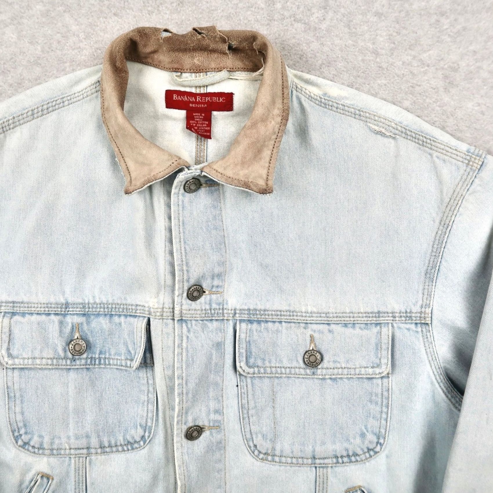 Banana Republic VINTAGE Banana Republic Denim Trucker Jacket Men M Light Wash Button Collared Pocketed Military Jacket 90s Style Mens Size US M / EU 48-50 / 2 - 3 Thumbnail