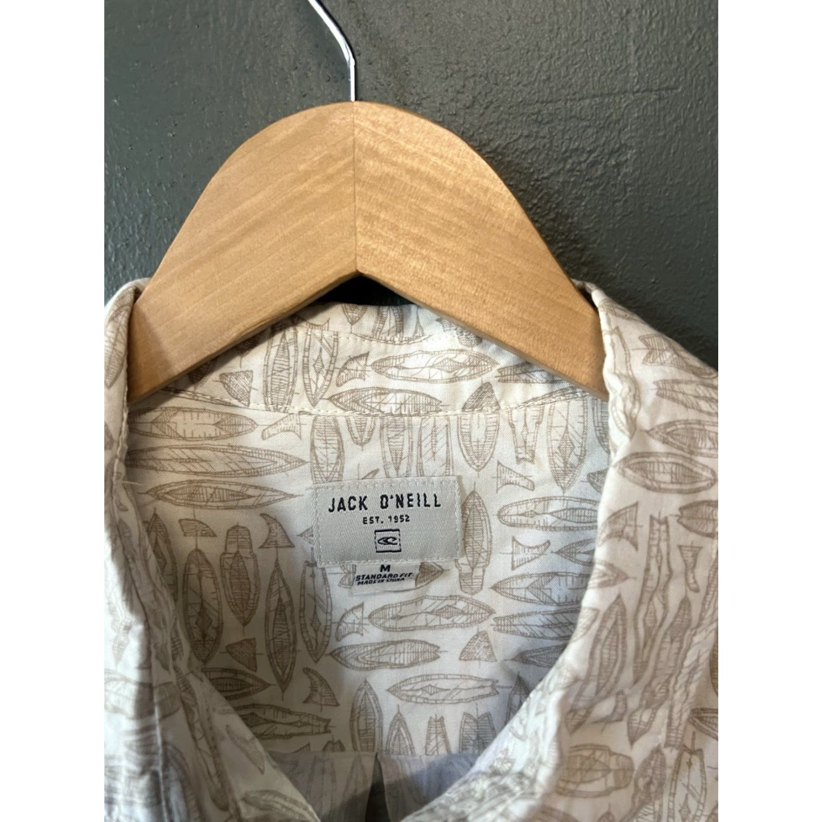 Vintage Jack O'Neill Mens Beige Short Sleeve Button-Up Shirt M Regular Size Medium Surf Board Accessories? Size US M / EU 48-50 / 2 - 3 Thumbnail