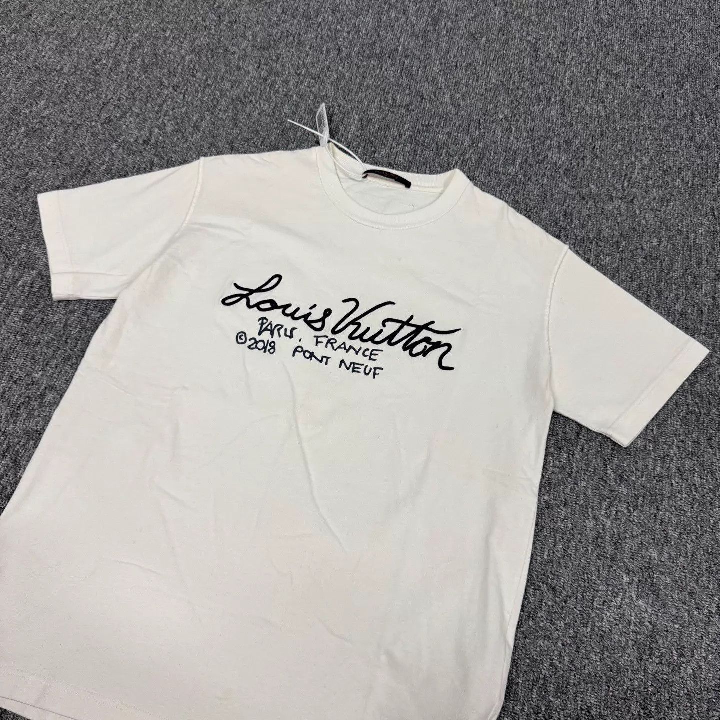 Louis Vuitton LV Cursive Embroidered Logo on Chest Tee M 99 New Size US M / EU 48-50 / 2 - 3 Thumbnail