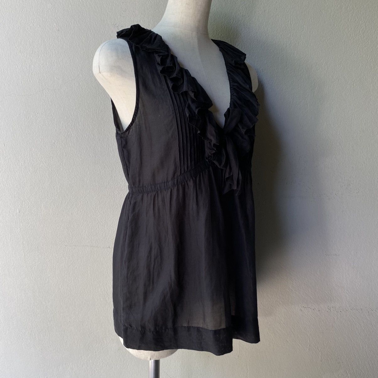 Polo Ralph Lauren Polo Black Sleeveless Ruffle V-Neck Blouse Size XS / US 0-2 / IT 36-38 - 10 Thumbnail