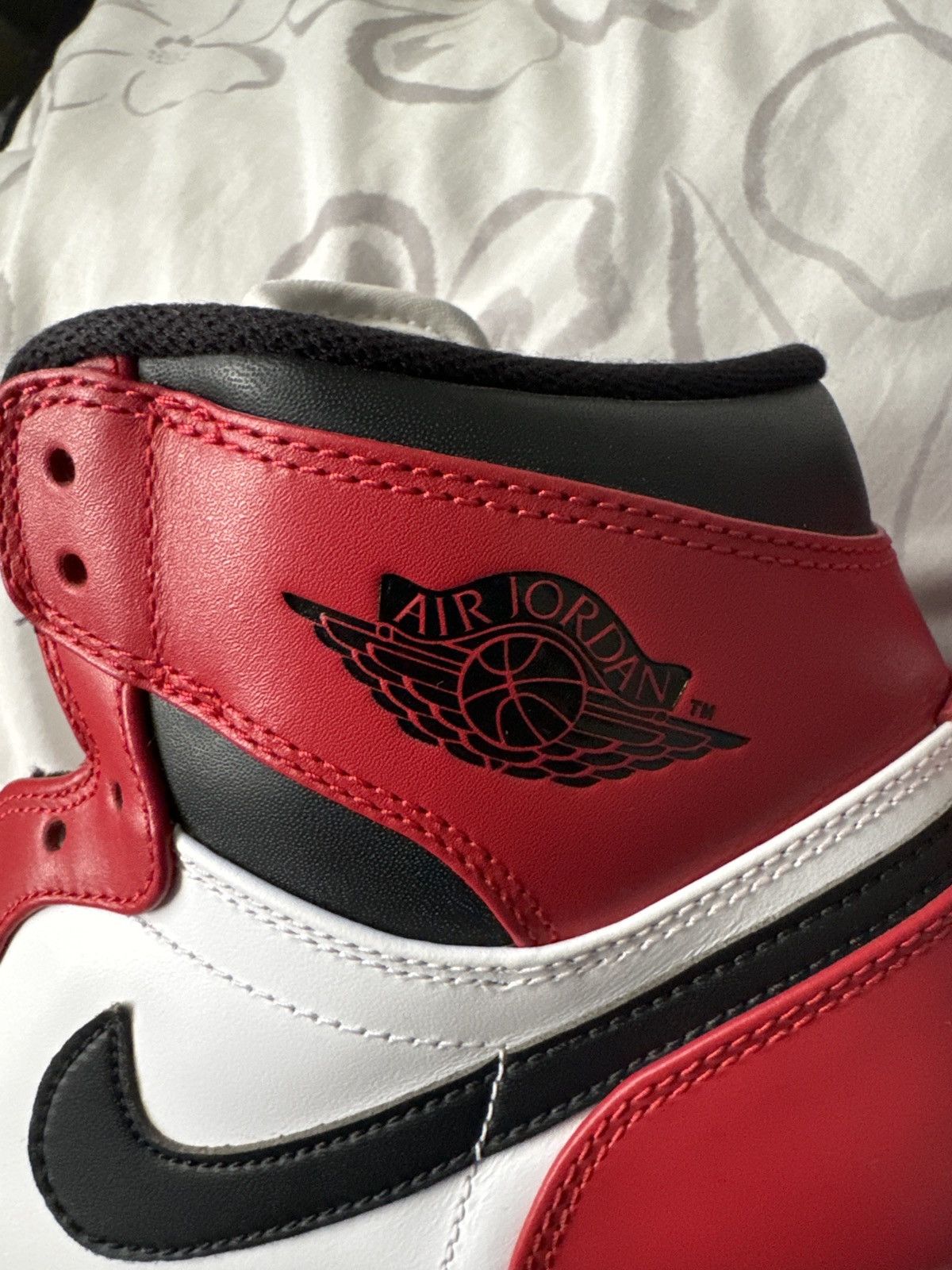 Jordan Brand Jordan 1 Chicago (2013) Size US 8.5 / EU 41-42 - 7 Thumbnail