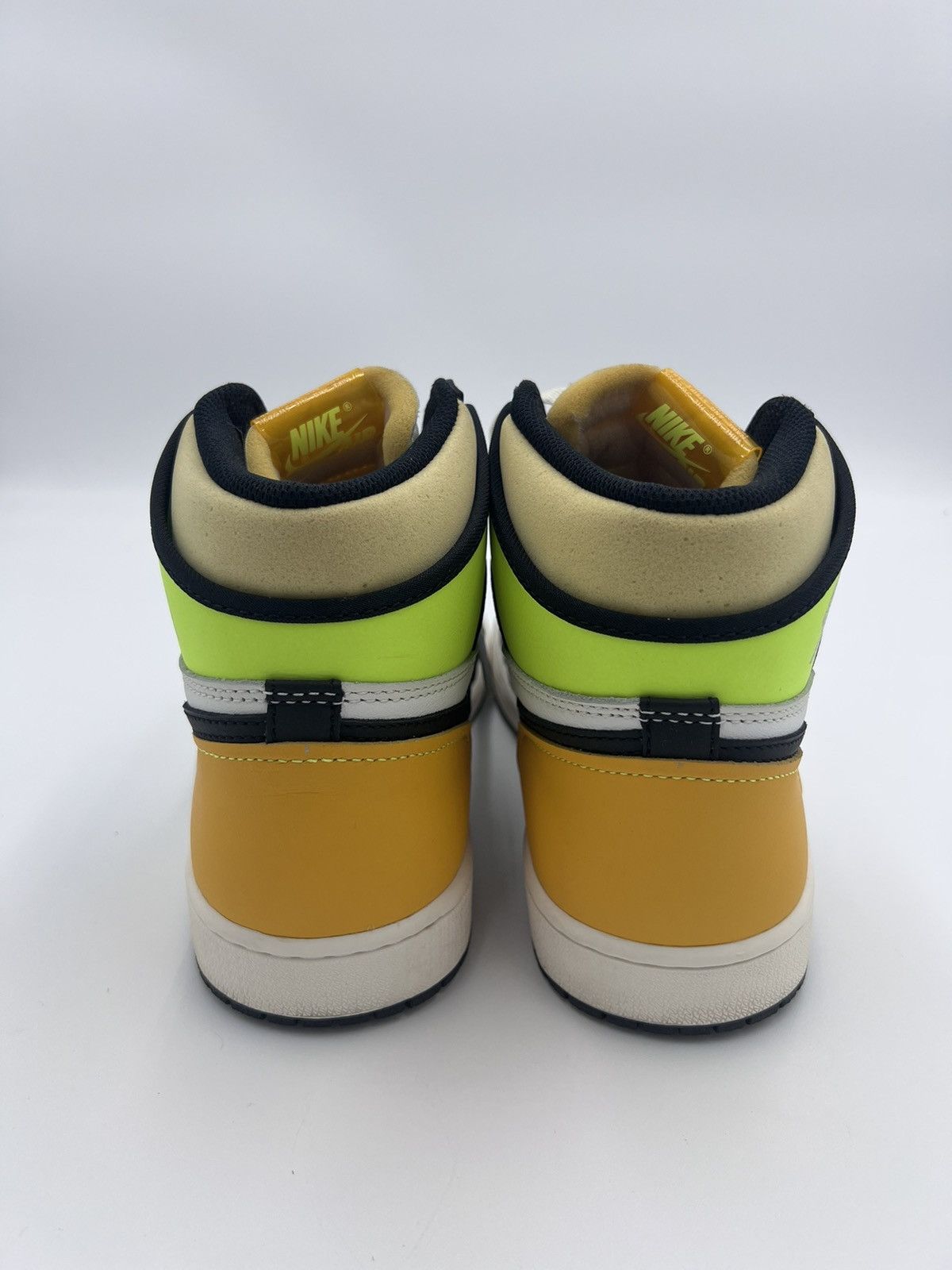 Jordan Brand Jordan 1 Retro High Volt/University Gold Size US 10 / EU 43 - 2 Thumbnail
