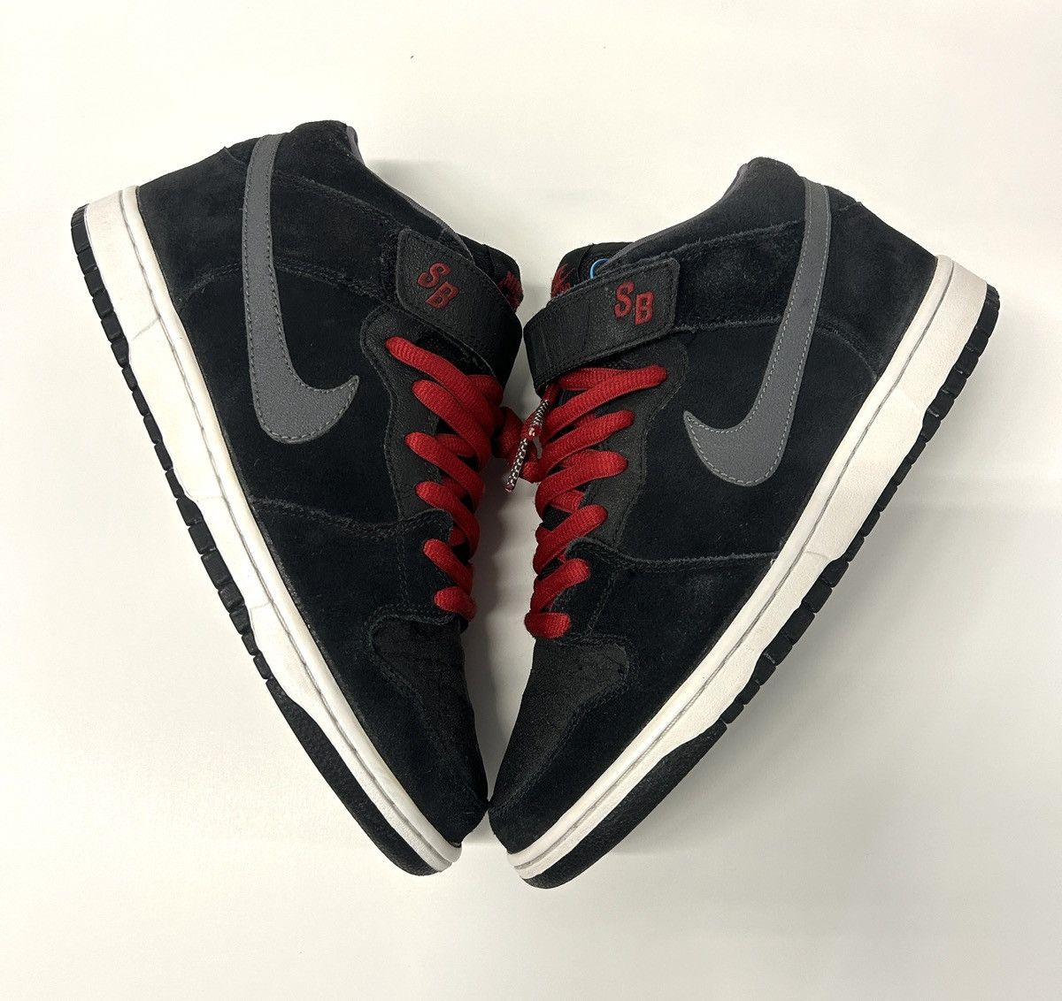 Nike Nike SB Dunk Mid Pro ‘Griptape’ (314383 001) Shoes Size: 8.5 Size US 8.5 / EU 41-42 - 2 Thumbnail
