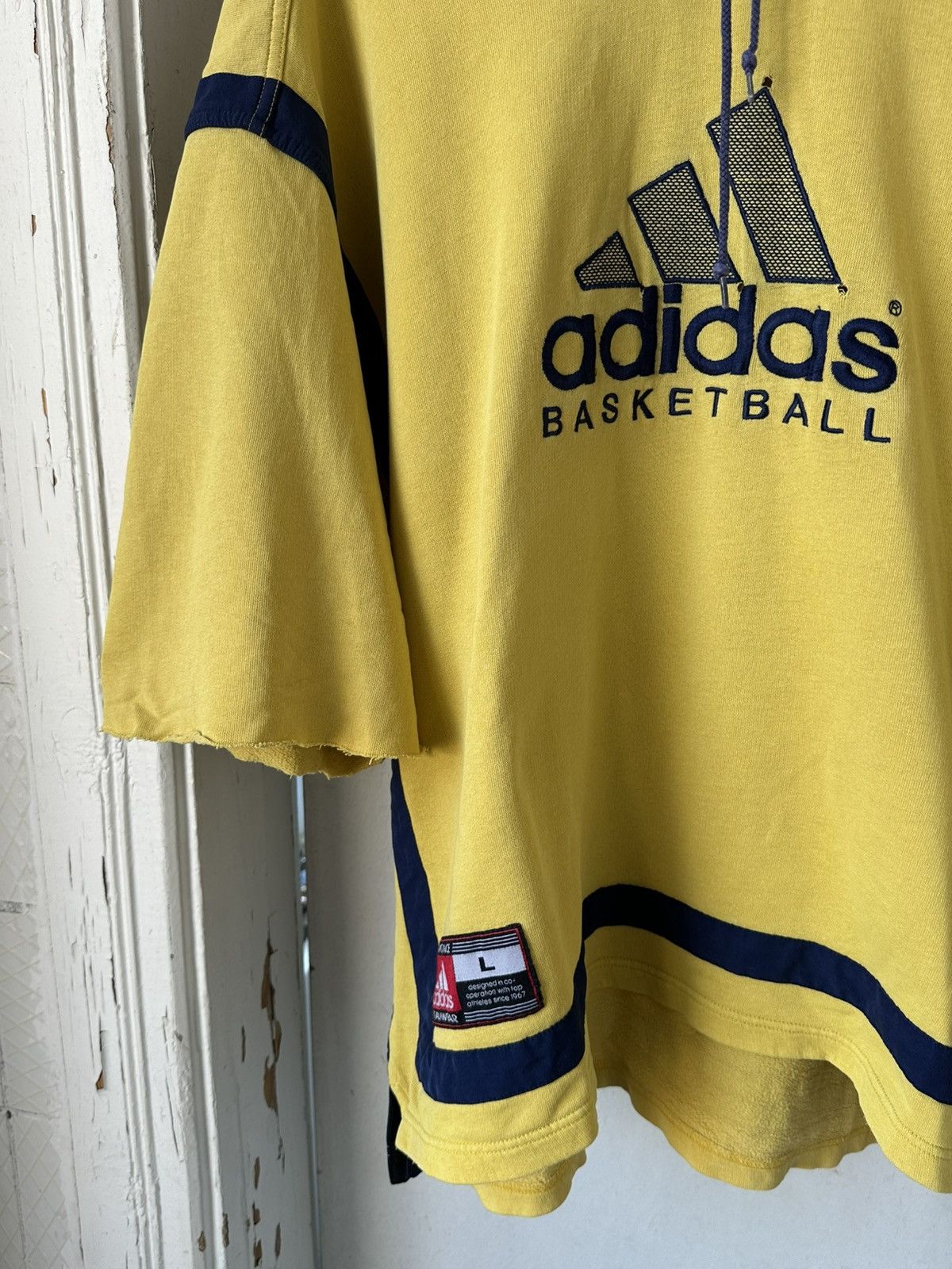 Vintage Vintage 90s Adidas Basketball Yellow Torn Oversized Hoodie Size US L / EU 52-54 / 3 - 6 Thumbnail
