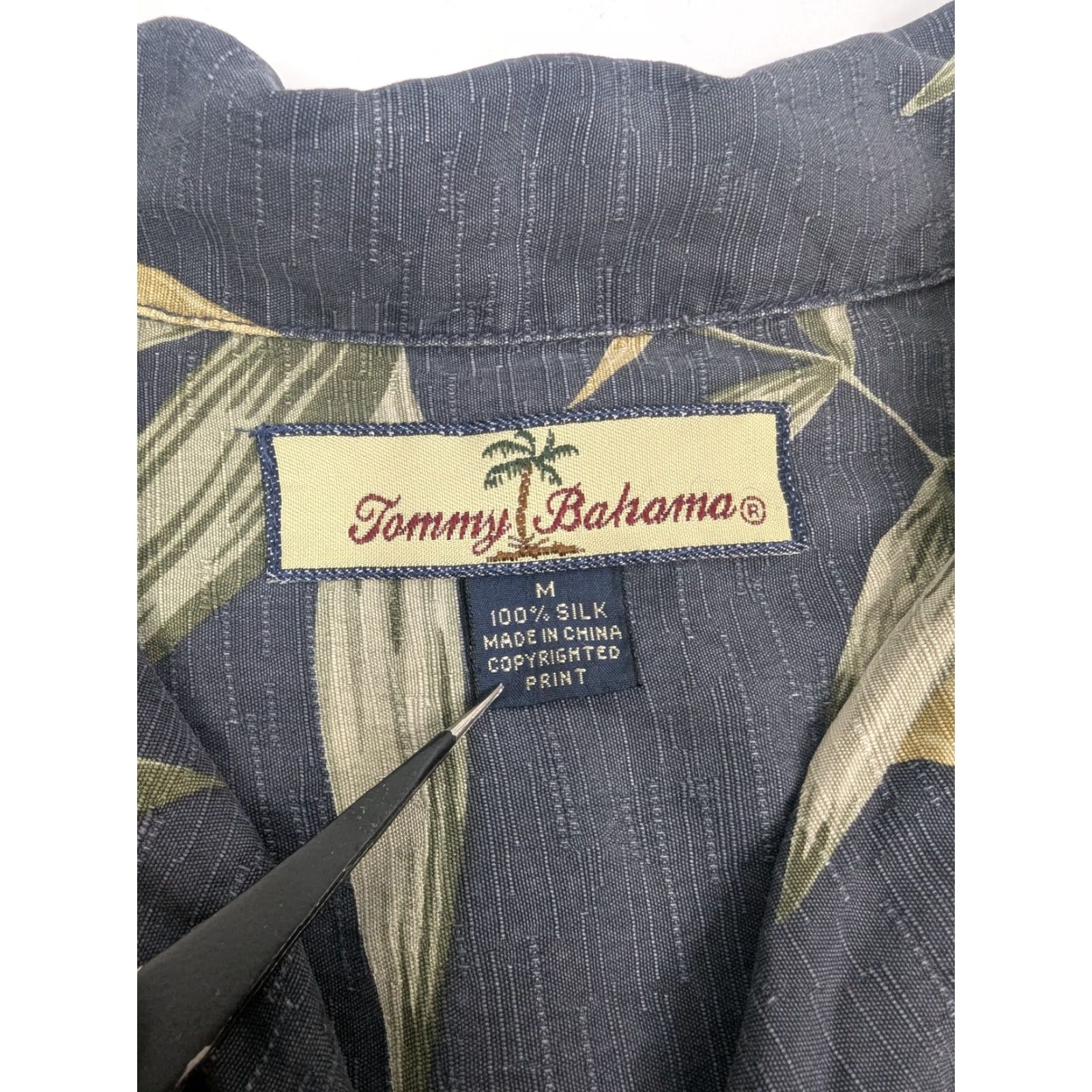 Tommy Bahama VINTAGE Tommy Bahama Pineapple Print Silk Camp Hawaiian Shirt Loop Collar Size Medium Size US M / EU 48-50 / 2 - 7 Thumbnail