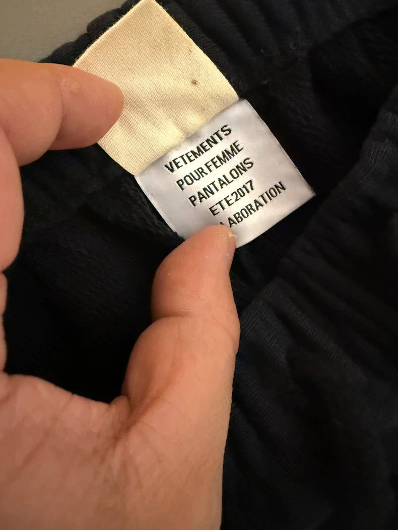 Vetements Vetements SizeS Champion Collaborative Sweatpants Size US 27 - 2 Thumbnail