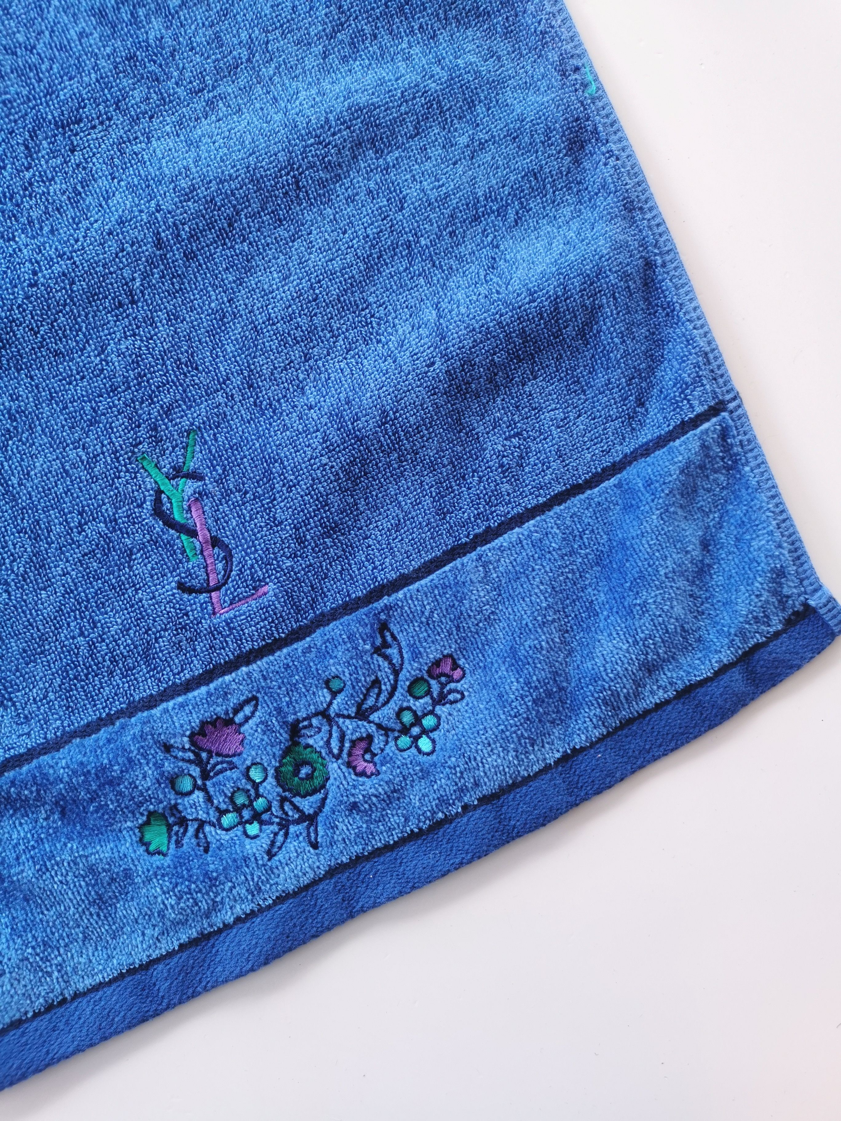 Yves Saint Laurent YSL Face Towel Yves Saint Laurent Size ONE SIZE - 4 Thumbnail