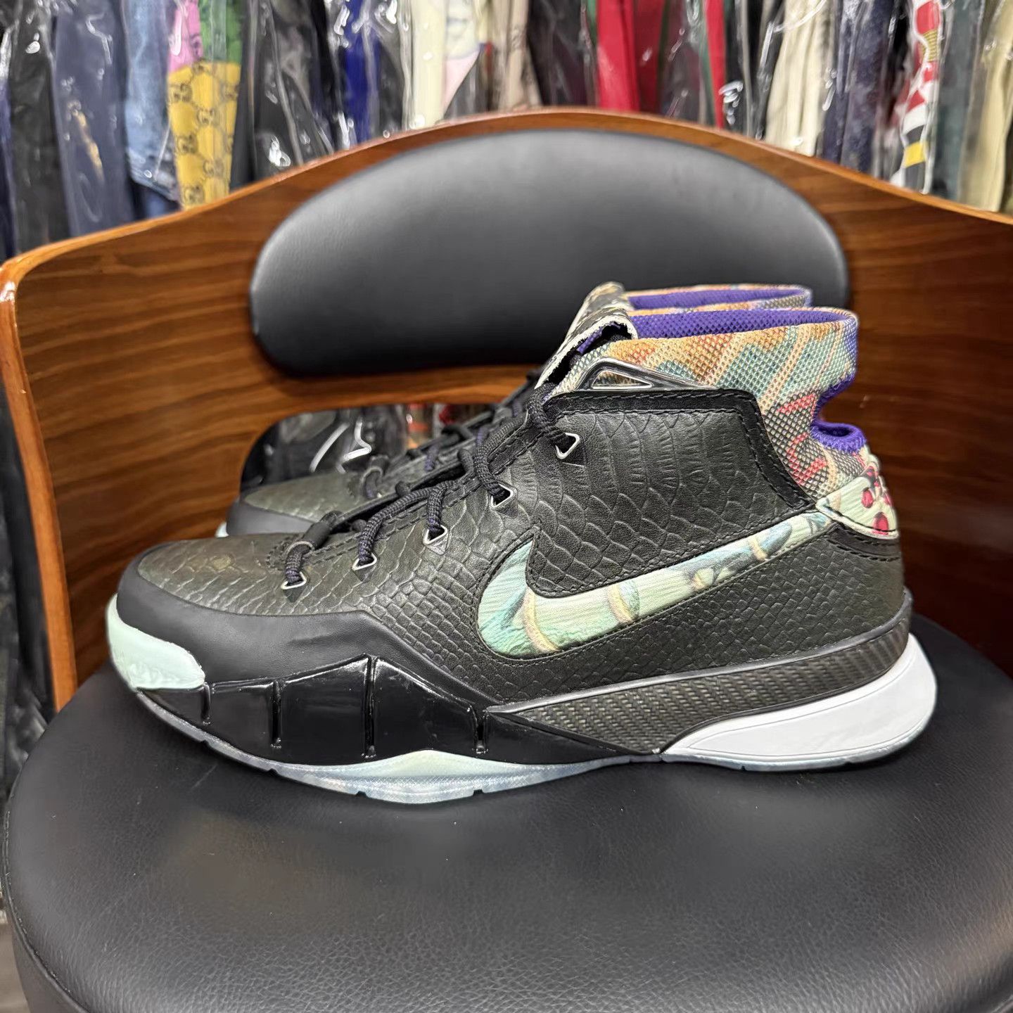 Nike Nike Kobe 1 Basketball Shoes K15 Size US 9.5 / EU 42-43 - 6 Thumbnail