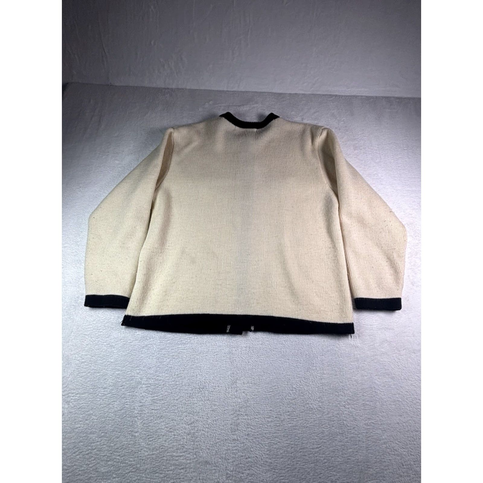 Vintage VINTAGE Karen Scott Sweater Cardigan With Pockets Large Red Black Gold Women's Size L / US 10 / IT 46 - 2 Thumbnail