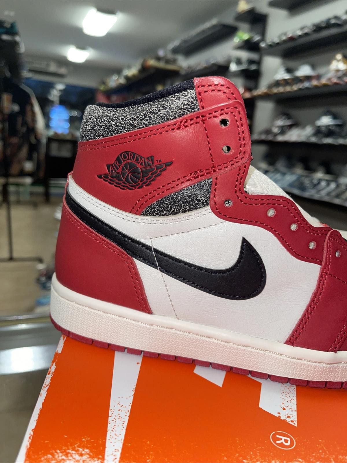 Jordan Brand Air Jordan 1 Retro High Lost and Found Size 7.5 DZ5485-612 Size US 7.5 / EU 40-41 - 3 Thumbnail