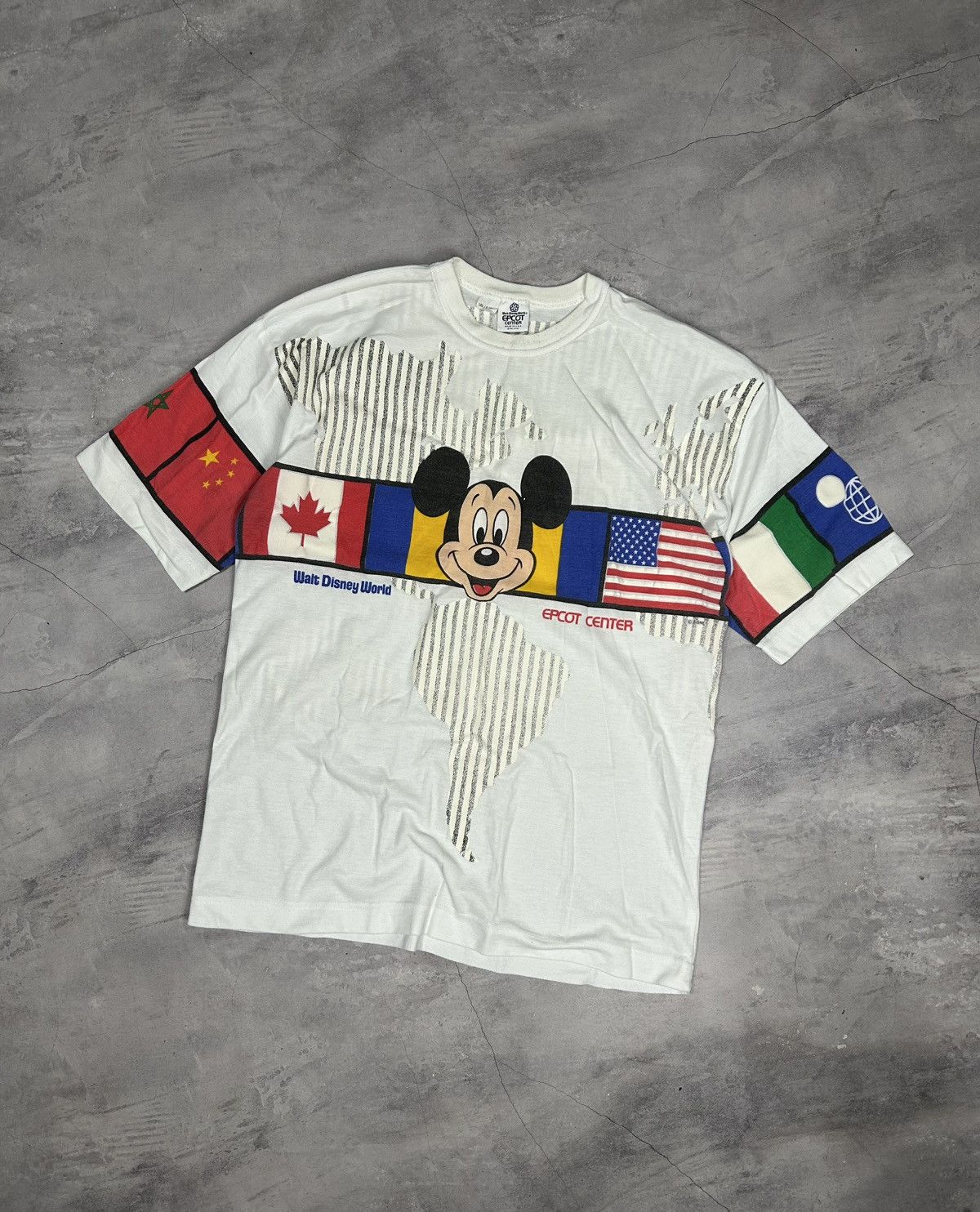 Disney Vintage 1982 Walt Disney World Epcot Center Flag T-shirt Size US XL / EU 56 / 4 - 1 Thumbnail