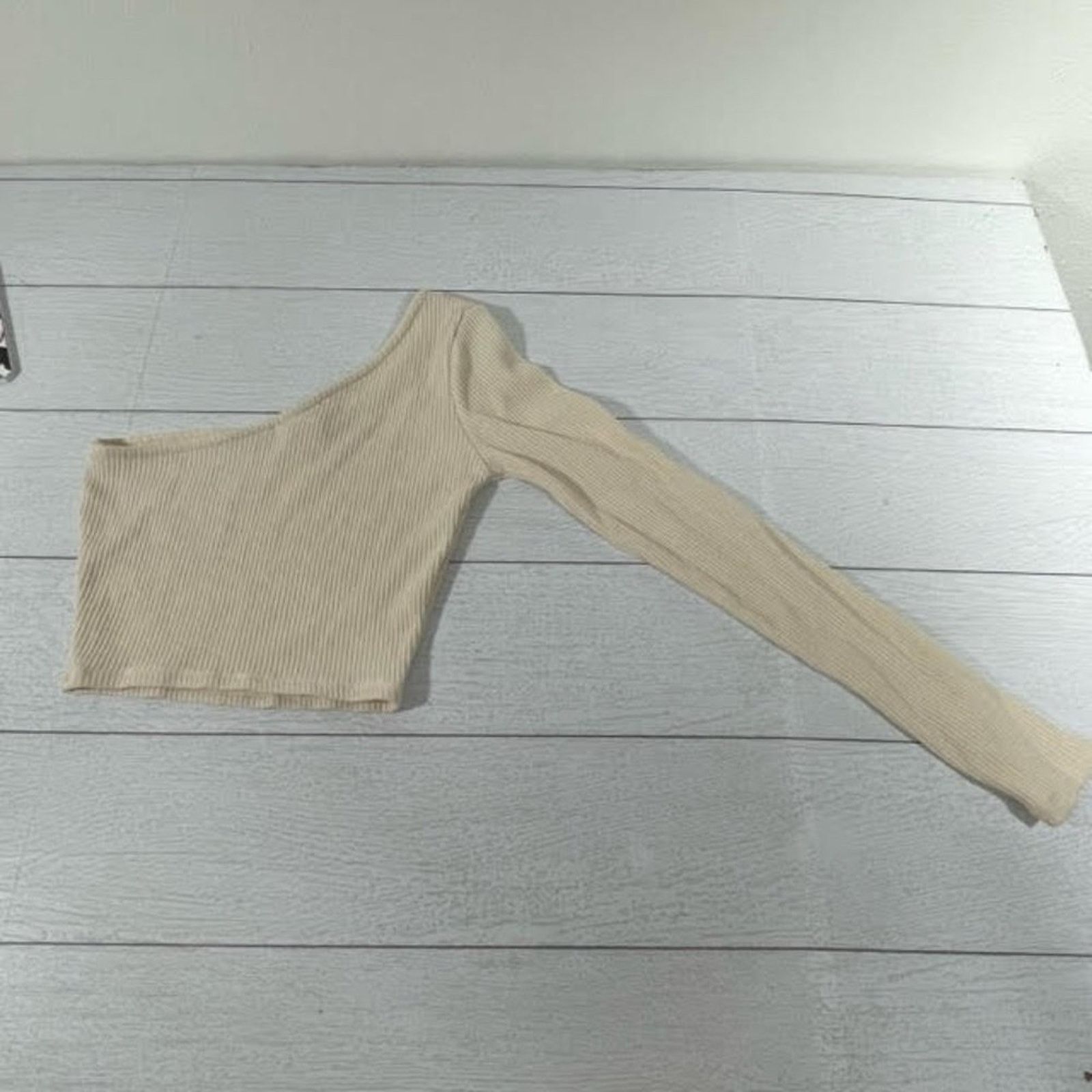 Fashion Nova Fashion Nova Cream Ribbed One Shoulder Crop Top Small Size S / US 4 / IT 40 - 5 Thumbnail