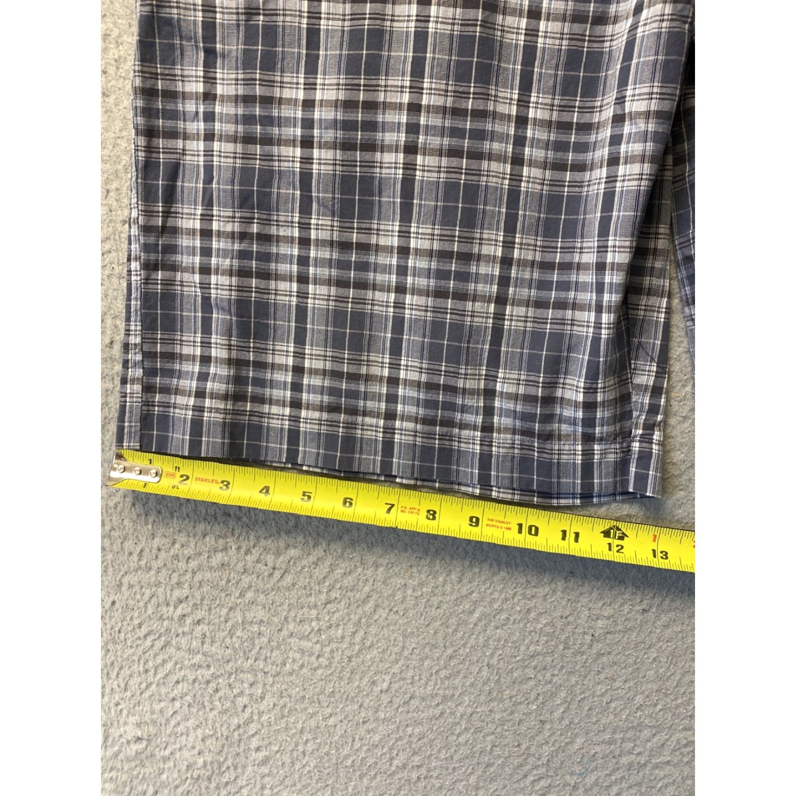 Banana Republic VINTAGE Banana Republic Mens Shorts Size 36 Gray Plaid Cotton Flat Front Casual Summer Size US 36 / EU 52 - 5 Thumbnail