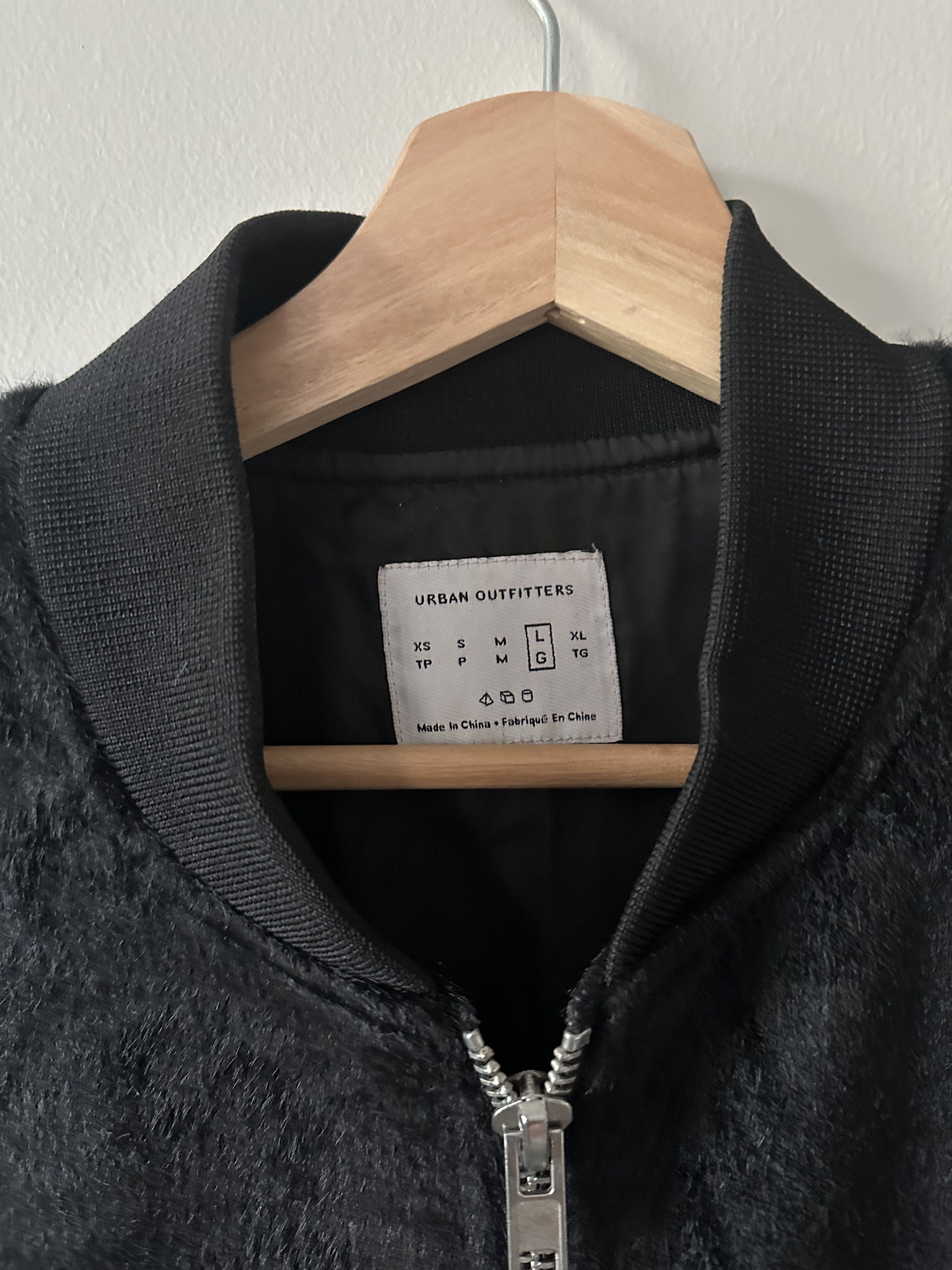 Urban Outfitters Urban Outfitters Faux Fur Jet Black Bomber Jacket Size US L / EU 52-54 / 3 - 2 Thumbnail
