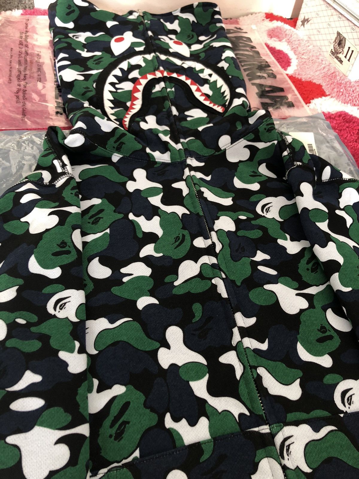 Bape Bape Isetan Store Camo Separate Shark Hoodie Size US L / EU 52-54 / 3 - 1 Thumbnail