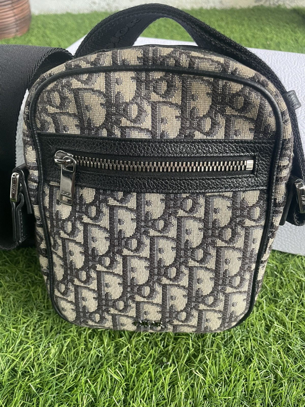 Dior Authentic DIOR Oblique Vertical Messenger Pouch Bag Size ONE SIZE - 16 Thumbnail