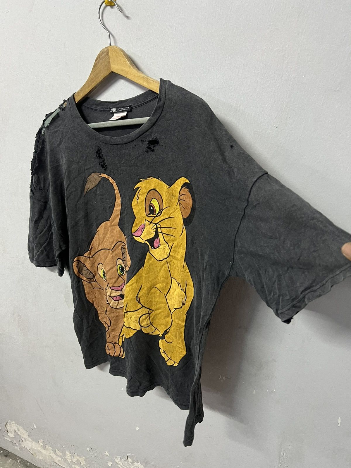 Anime THRASHED FADED LION KING BIG PRINT Size US M / EU 48-50 / 2 - 3 Thumbnail
