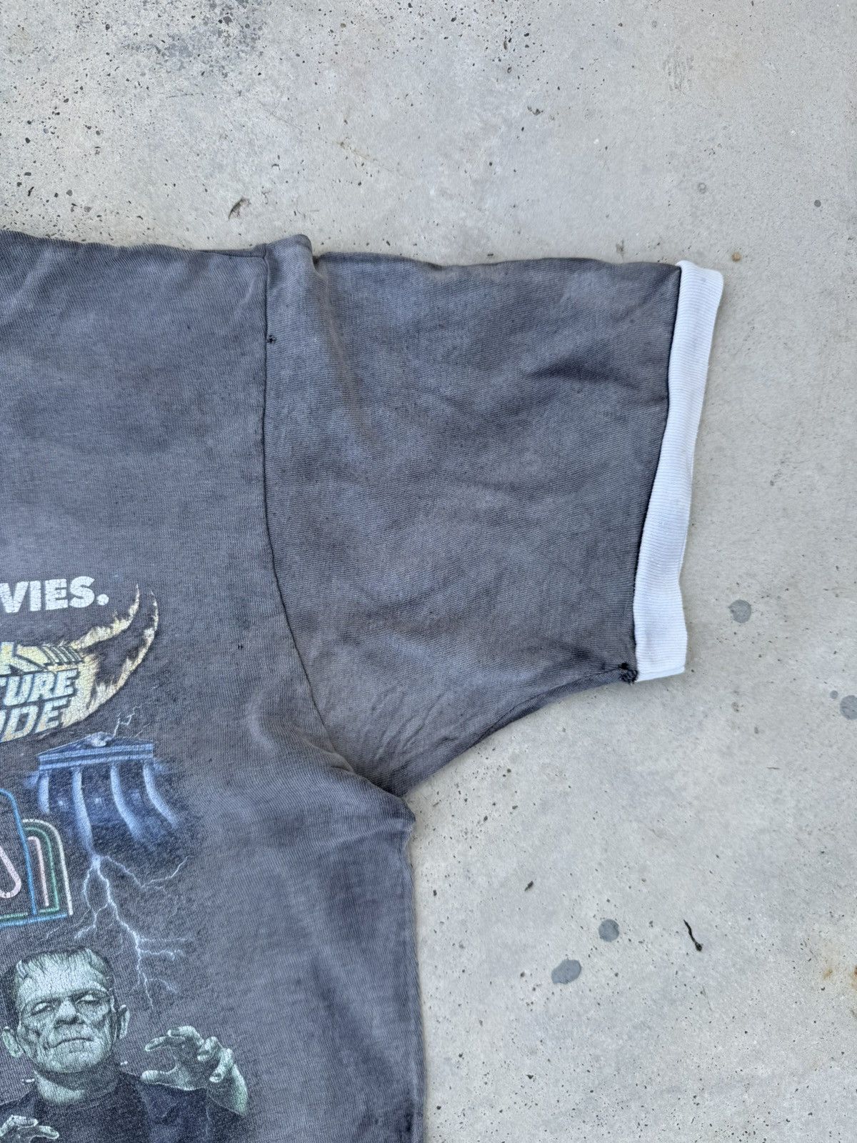 Vintage Distressed Universal Studio Florida E.T Faded Movie Tee Size US S / EU 44-46 / 1 - 5 Thumbnail