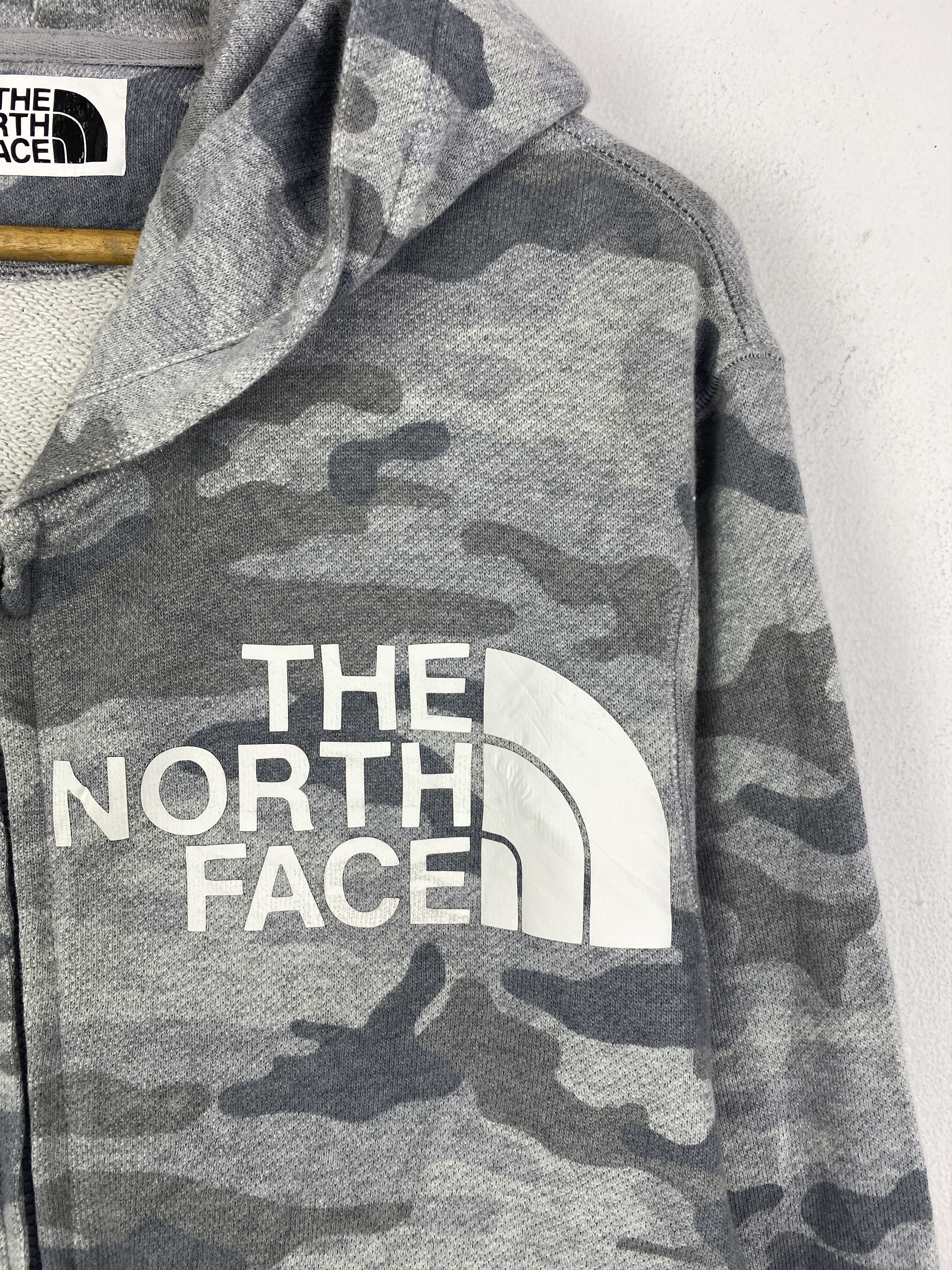 The North Face Vintage The North Face Camouflage Zipper Up Hoodie SH0239 Size US L / EU 52-54 / 3 - 6 Thumbnail