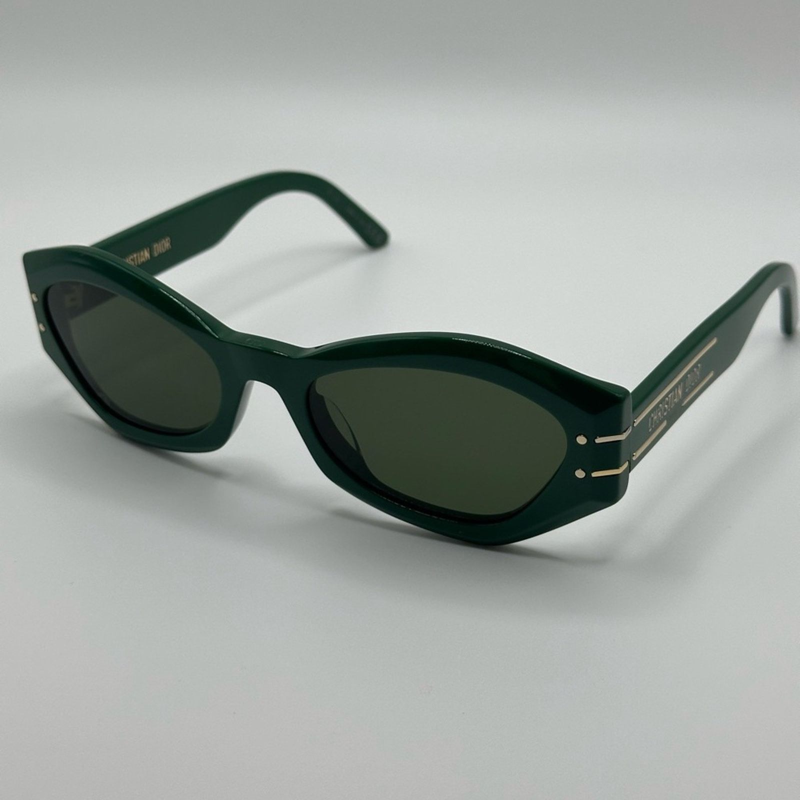 Dior NEW Dior Sunglasses CD40058U 96N SignatureB1U ShinyDarkGreen Size ONE SIZE - 1 Thumbnail