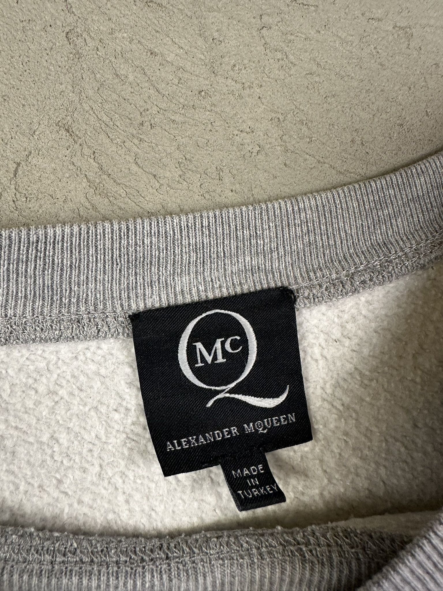 Alexander McQueen × Designer MCQ Alexander McQueen Logo Graphic Boxy Crewneck Size S / US 4 / IT 40 - 14 Thumbnail