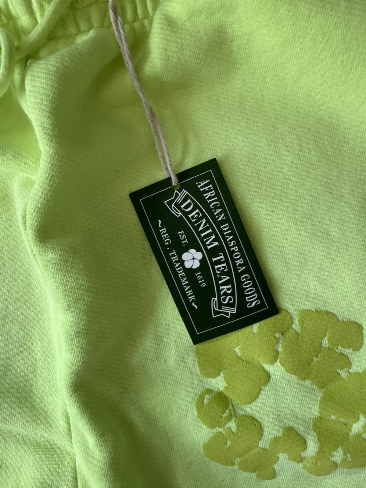 DENIM TEARS Denim Tears Mono Cotton Wreath Neon Green Sweatpants Size US 31 - 2 Thumbnail