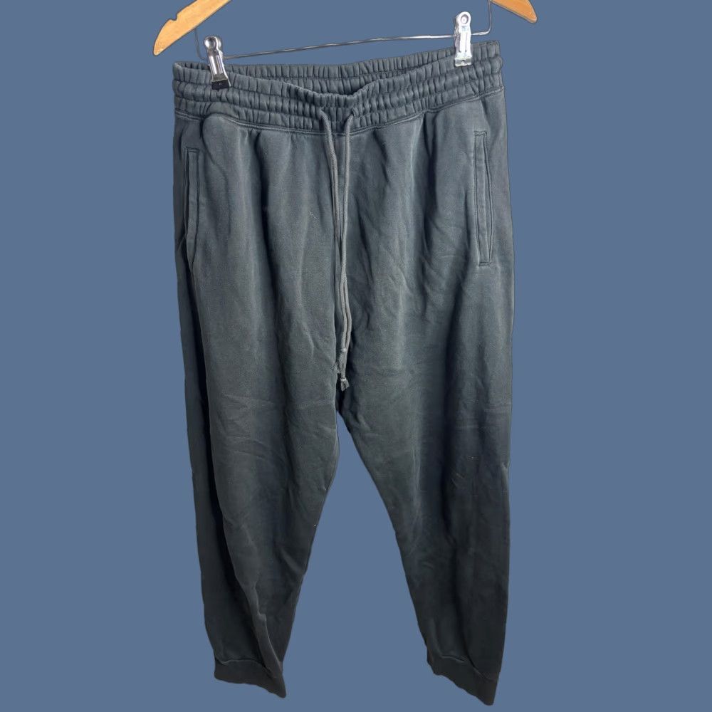 SKIMS Skims Sweatpants Mens Medium Black Fleece Joggers Athletic Pants Casual Size US 31 - 1 Thumbnail