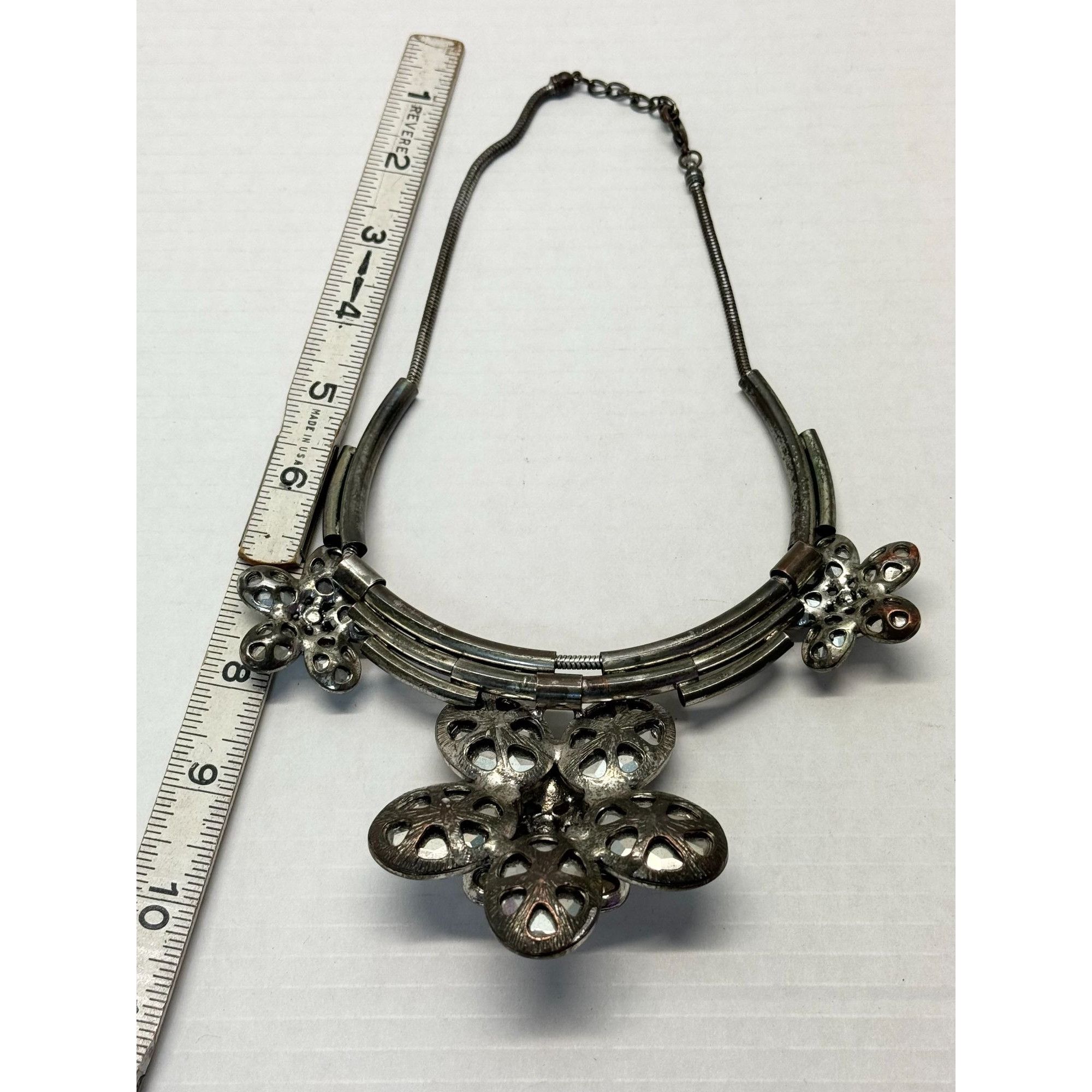 Vintage Vintage large metal rhinestone flower collar necklace Size ONE SIZE - 5 Thumbnail