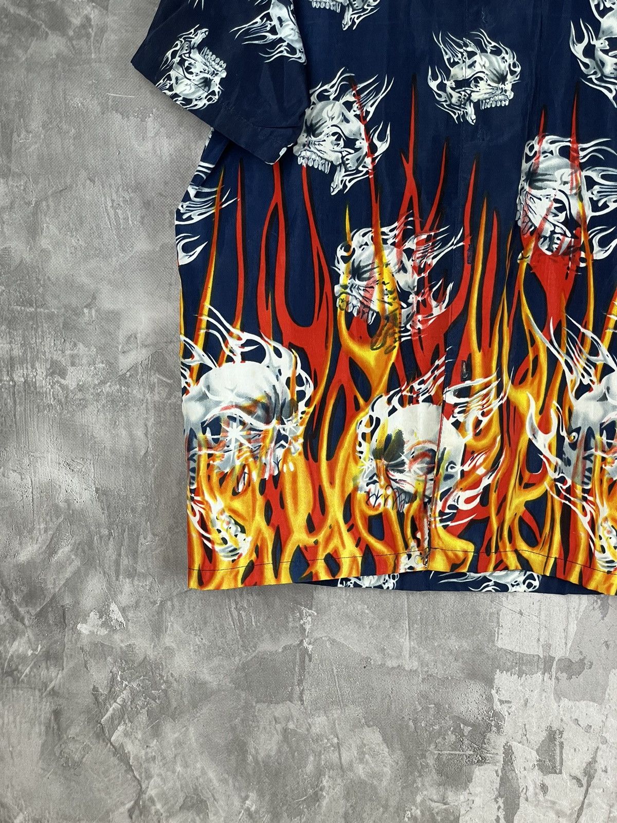 Japanese Brand × Vintage Vintage Y2K Avantgarde Rare Tribal Fire Head Hawaiian Shirt Size US L / EU 52-54 / 3 - 5 Thumbnail