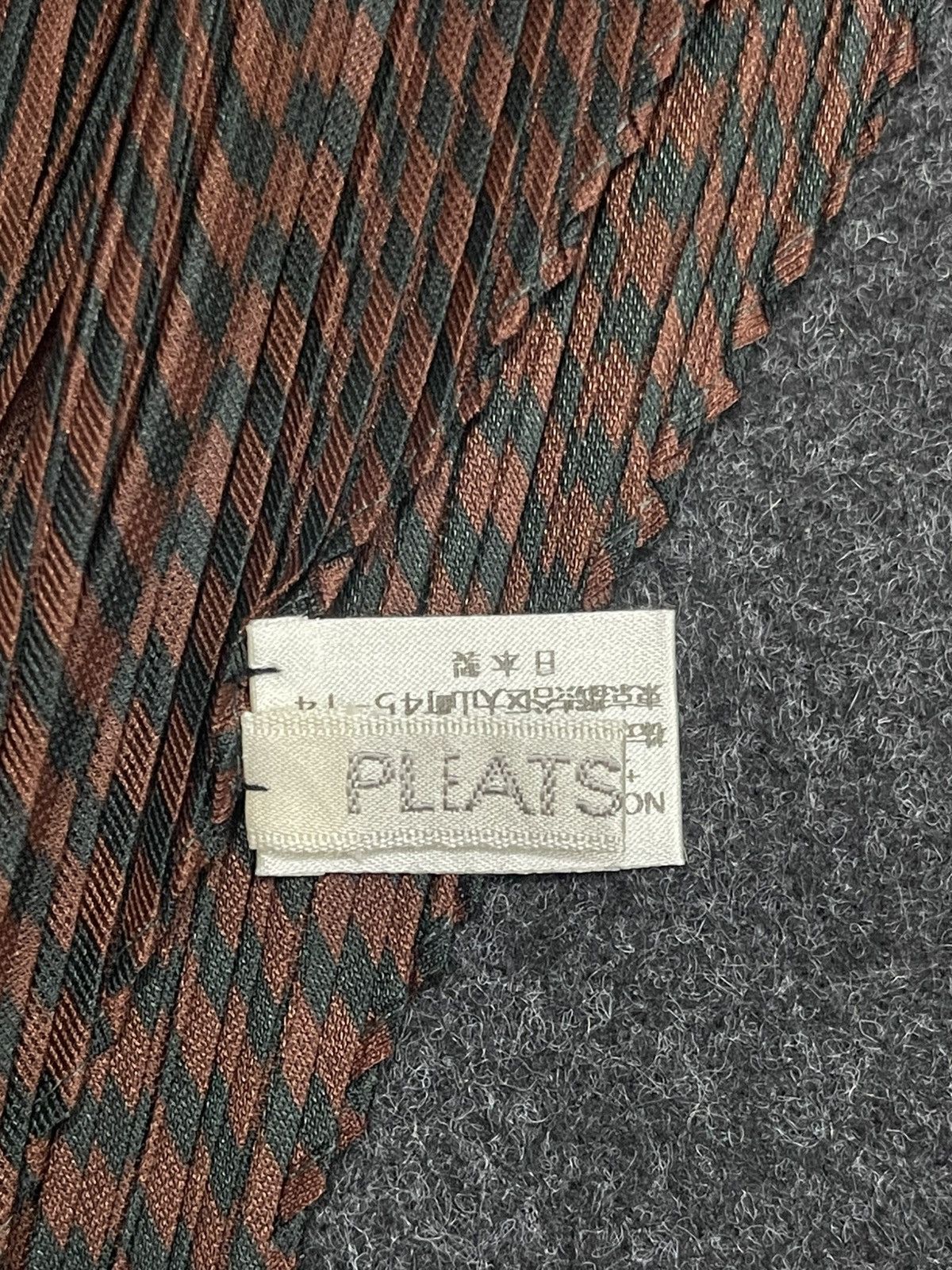 Pleats Please Issey Miyake Issey Miyake Pleats Please "Madame-T" Inspired Zigzag Scarf Size ONE SIZE - 5 Thumbnail