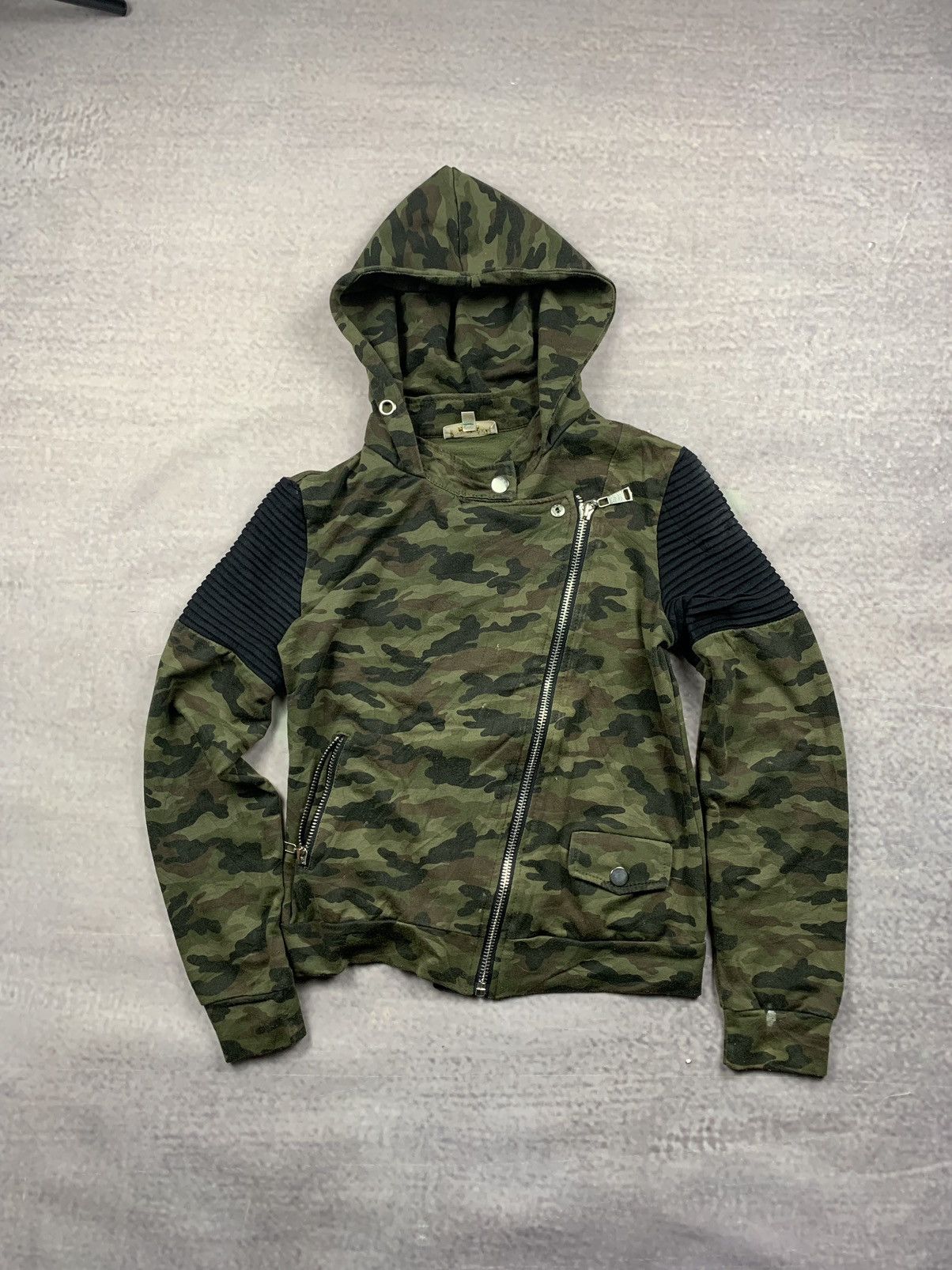 If Six Was Nine × Le Grande Bleu (L.G.B.) Vintage Asymmetrical LGB If Six Was Nine Camo Hoodie Size US S / EU 44-46 / 1 - 1 Thumbnail