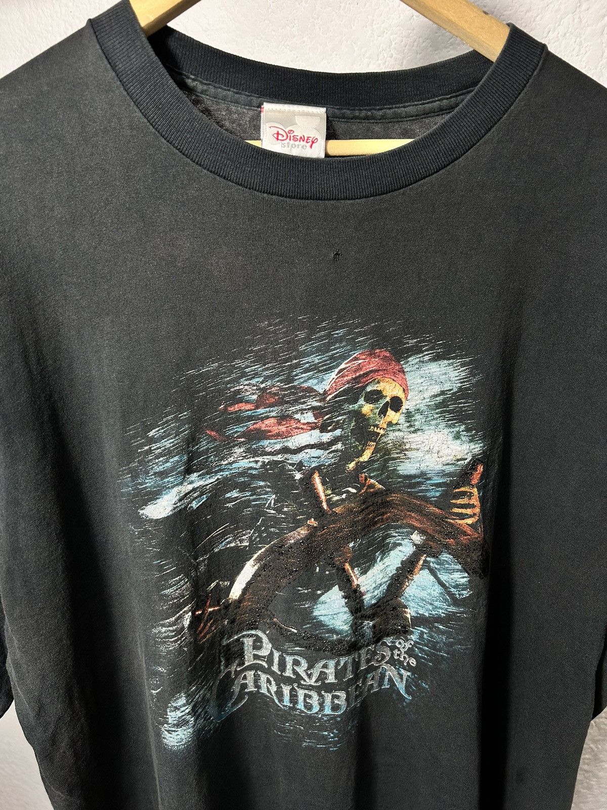 Disney PIRATES OF THE CARIBBEAN MOVIE PROMO 1 DISNEY VINTAGE SHIRT Size US XL / EU 56 / 4 - 3 Thumbnail