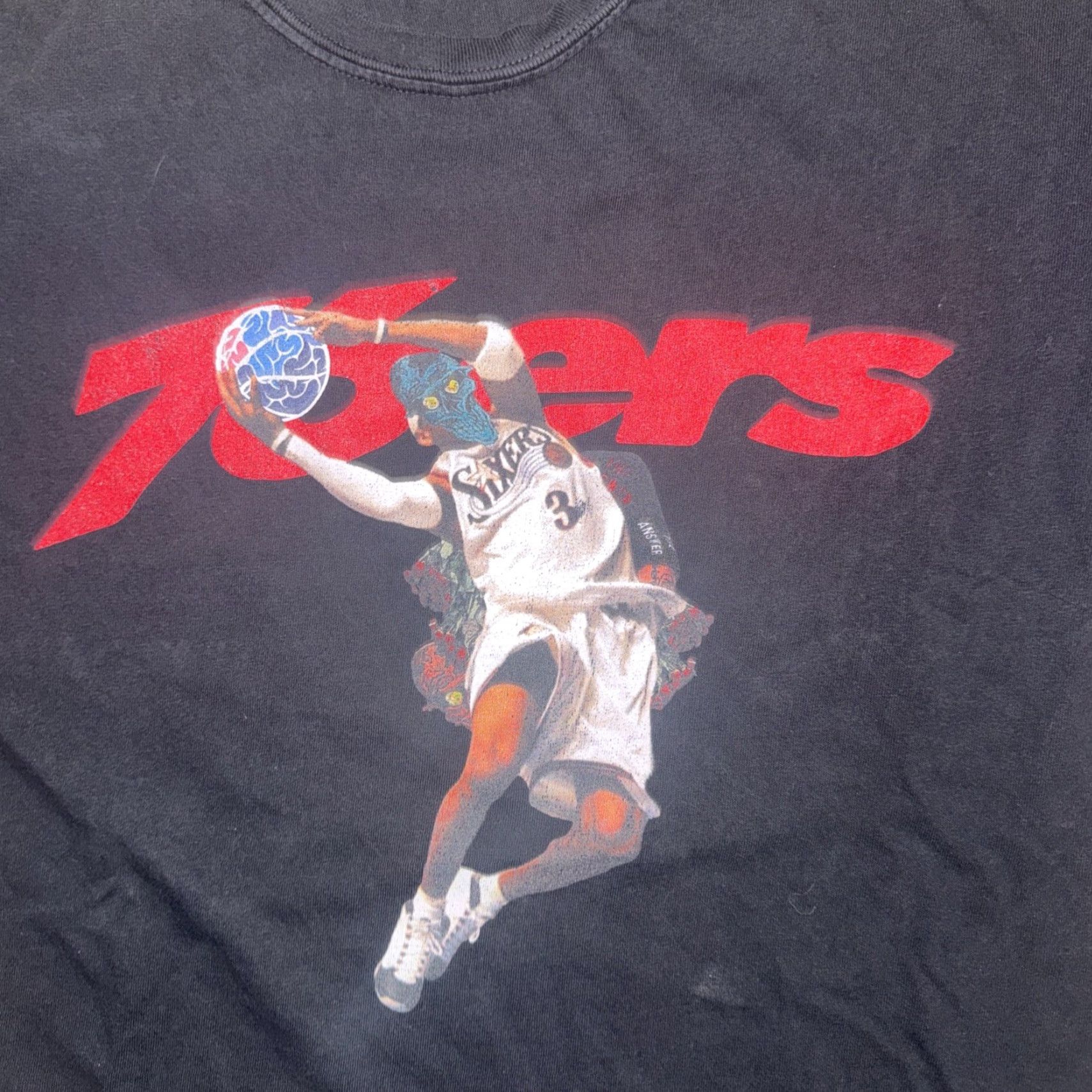 Vintage VINTAGE Allen Iverson T-Shirt 76ers Graffiti Graphic Black Medium 20x27 Mens T-Shirt Graphic Print Streetwear Basketball Size US M / EU 48-50 / 2 - 2 Thumbnail
