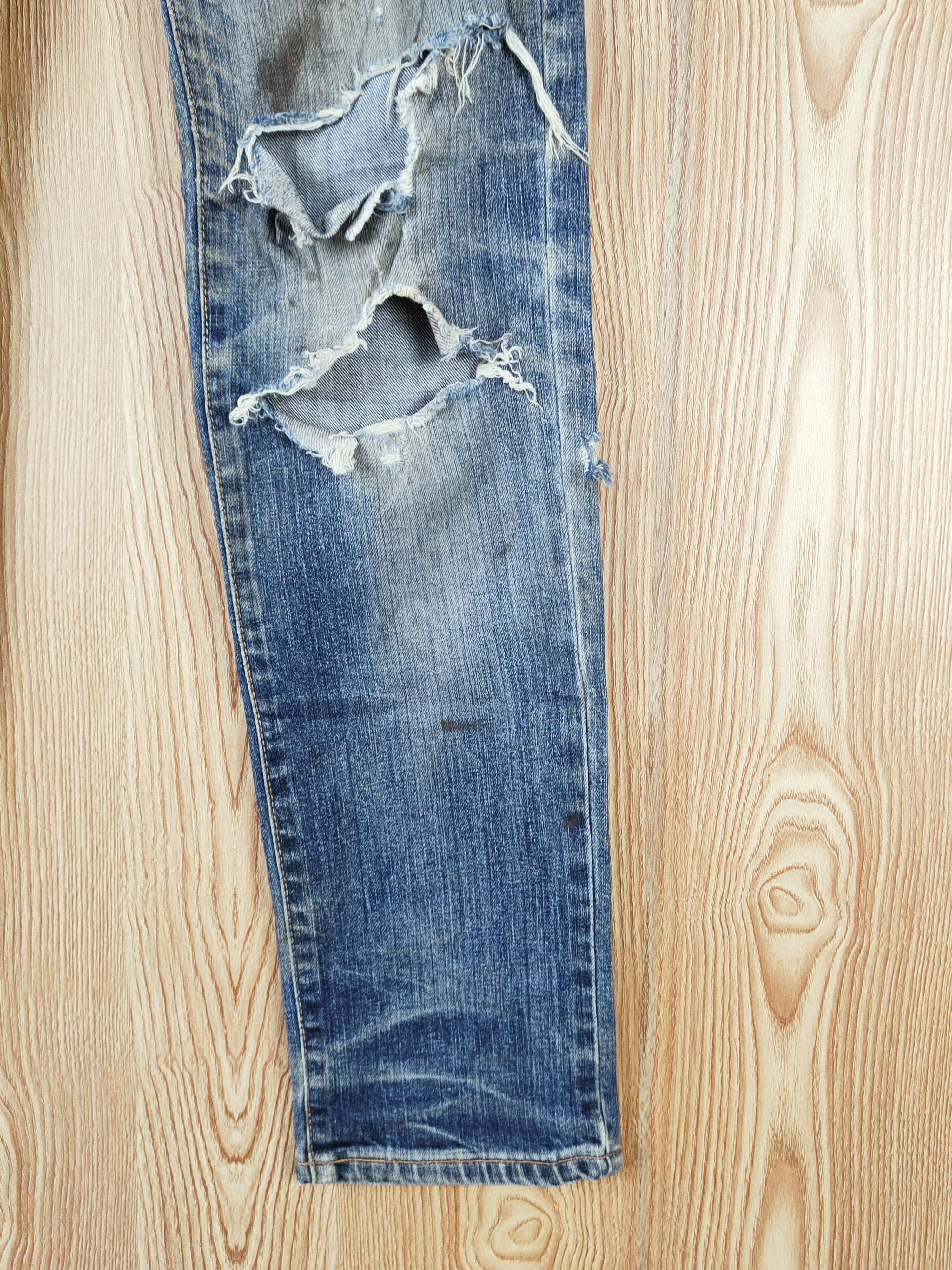 Japanese Brand Wrangler Dark Blue Distressed Ripped denim Jeans #W501 Size US 31 - 6 Thumbnail