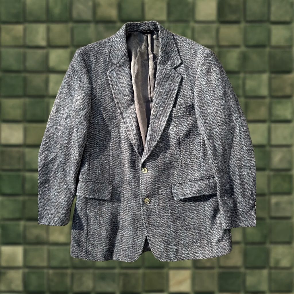 Harris Tweed VINTAGE Harris Tweed Blazer 44R Wool Sport Coat Herringbone Gray Notch Lapel Single-Breasted Two-Button US Made, Coat, Men, Wool, 44, Vintage, 44R Size 44R - 1 Thumbnail