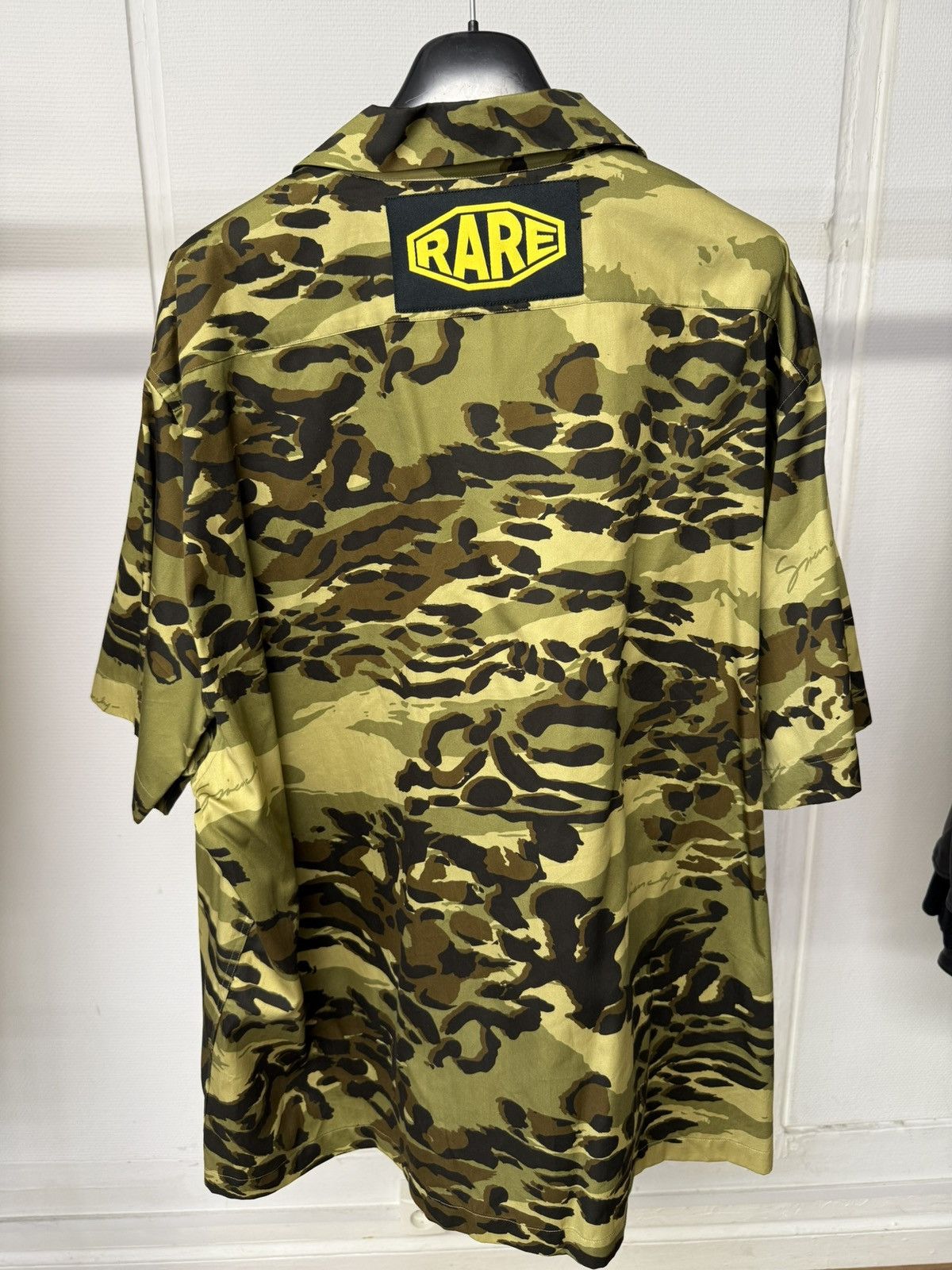 Givenchy Givenchy camo short sleeved shirt RARE Size US XL / EU 56 / 4 - 2 Thumbnail
