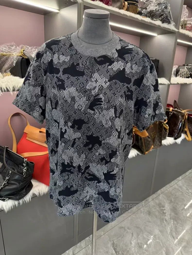 Louis Vuitton Louis Vuitton Grey floral full print knit short sleeve Size US L / EU 52-54 / 3 - 1 Thumbnail