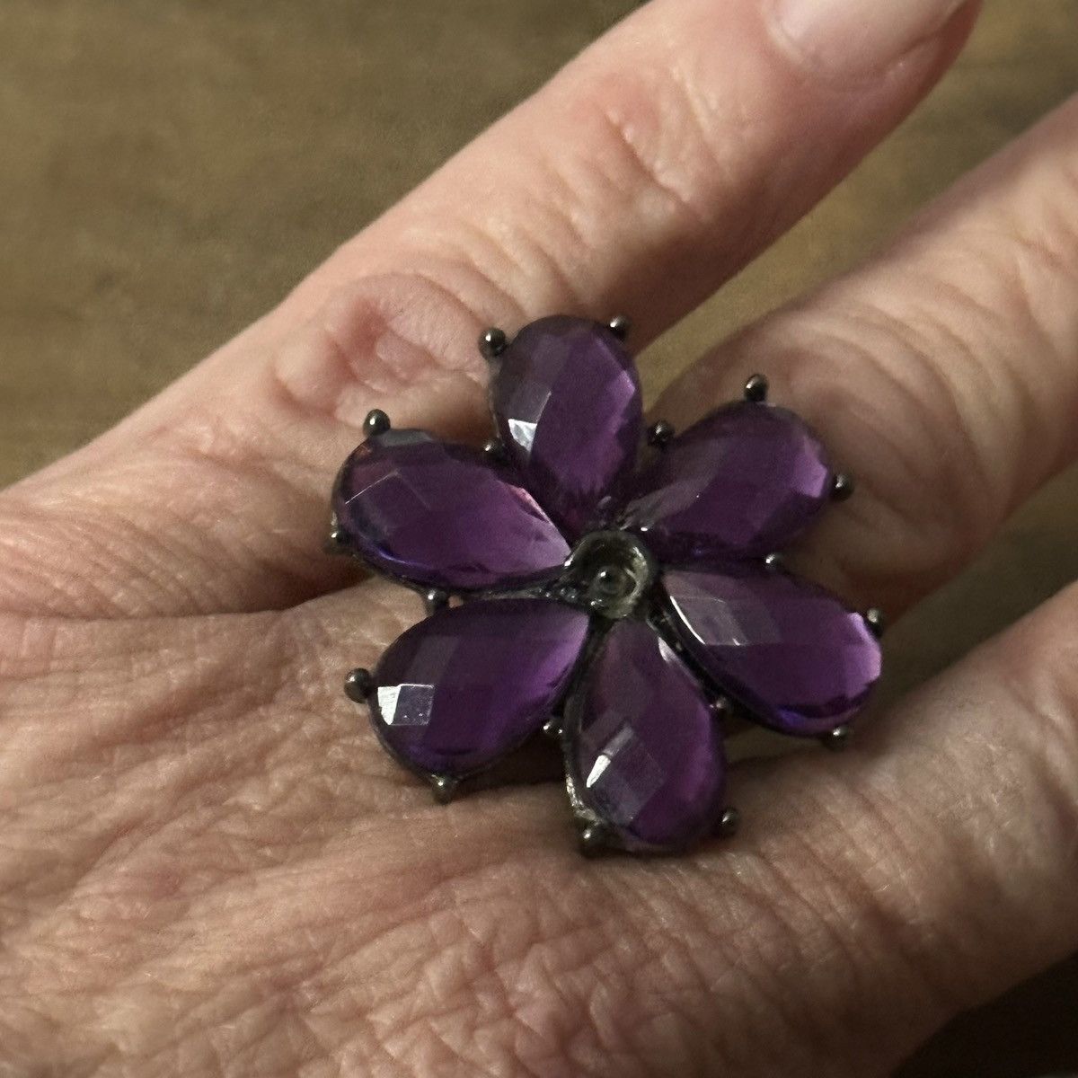 Vintage Vintage purple gemstone flower ring Size ONE SIZE - 2 Thumbnail
