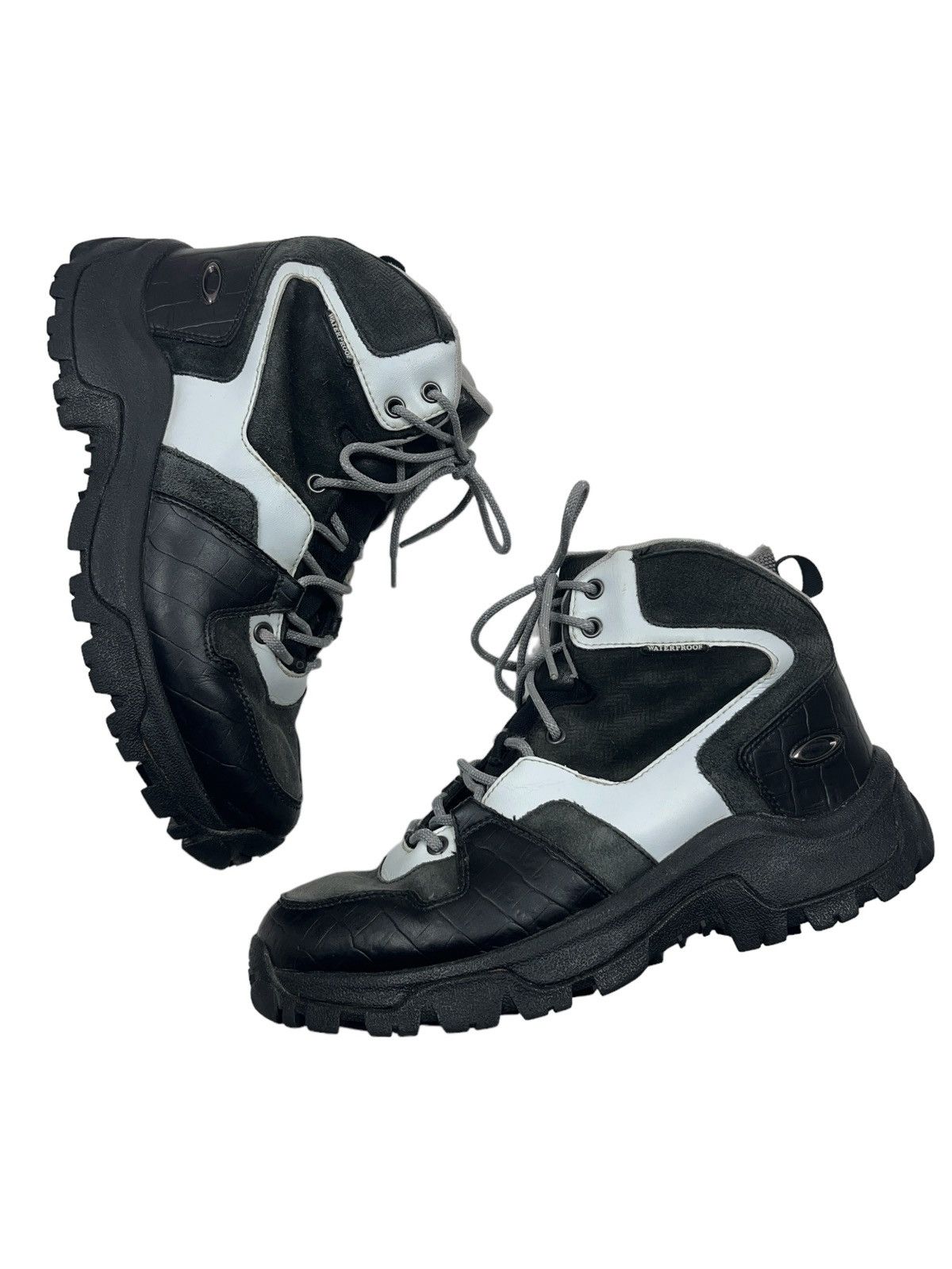 image of Vintage Oakley Thermolite Tactical Trekking Boots Y2K in Black, Men's (Size 10)