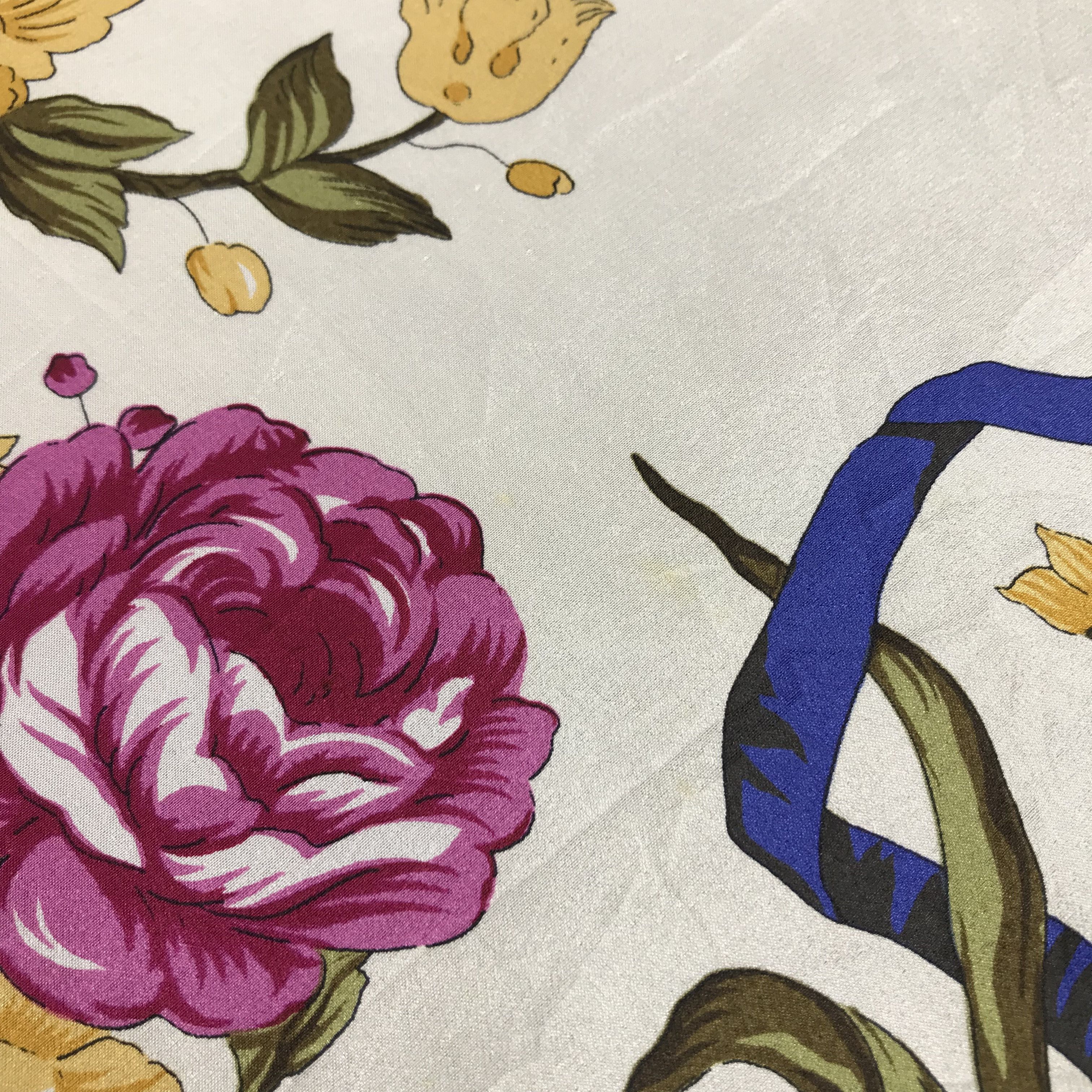 Japanese Brand Vintage Luxury Floral Silk Scarf M120 Size ONE SIZE - 11 Thumbnail