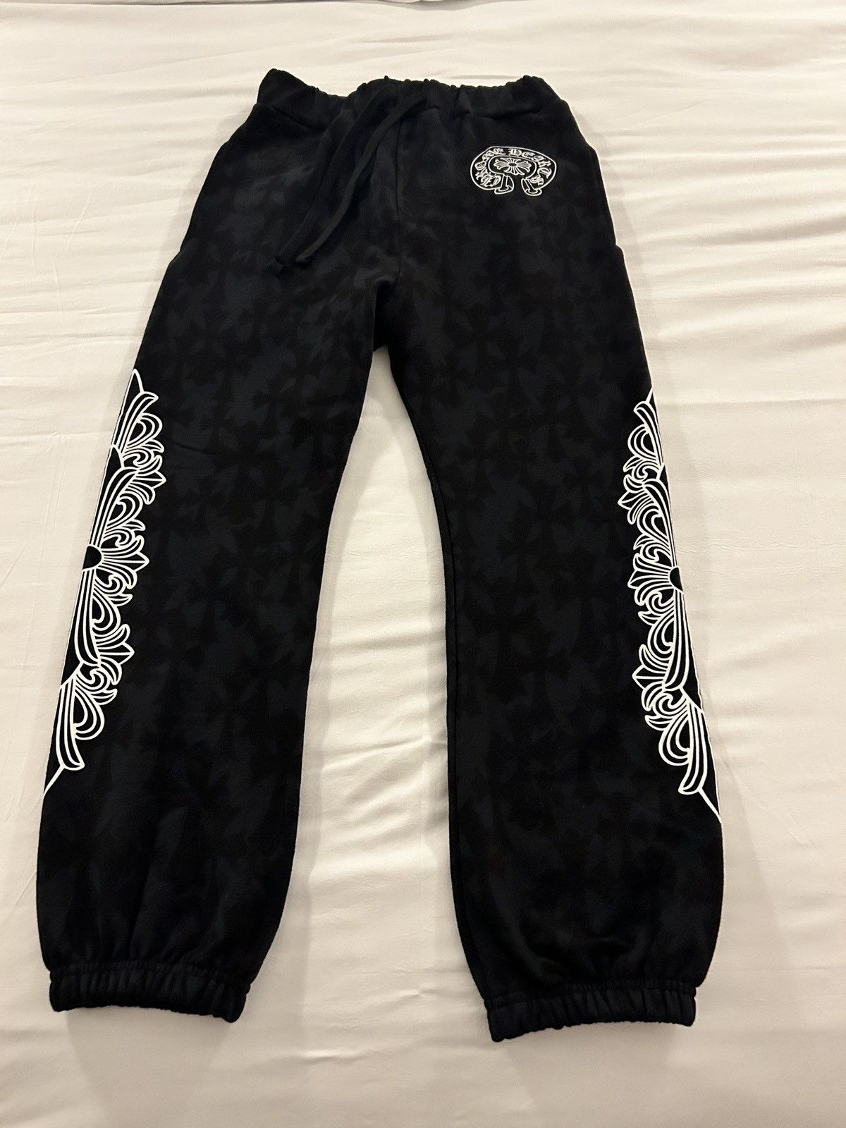 【CHROME HEARTS】CEMETERY CROSS PRINT SWEATPANTS s-l400.jpg