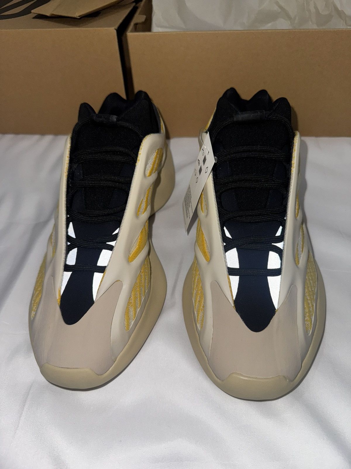 Yeezy Adidas Yeezy 700 V3 'Safflower' Size US 10 / EU 43 - 2 Thumbnail