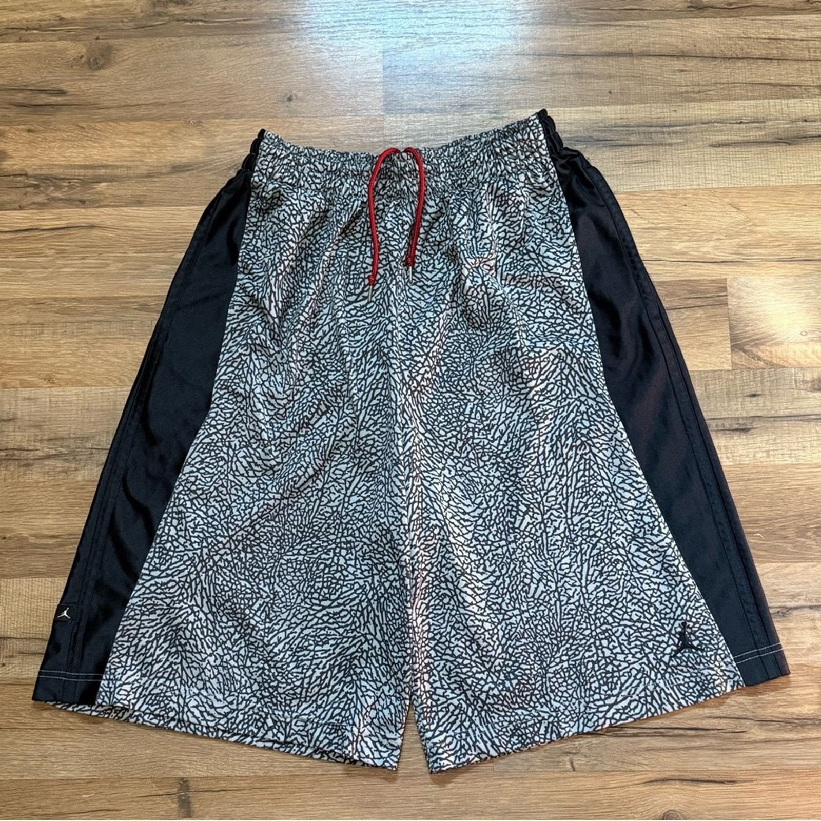 Jordan Brand Jordan Dri-Fit Elephant Print Shorts Size US 28 / EU 44 - 1 Thumbnail