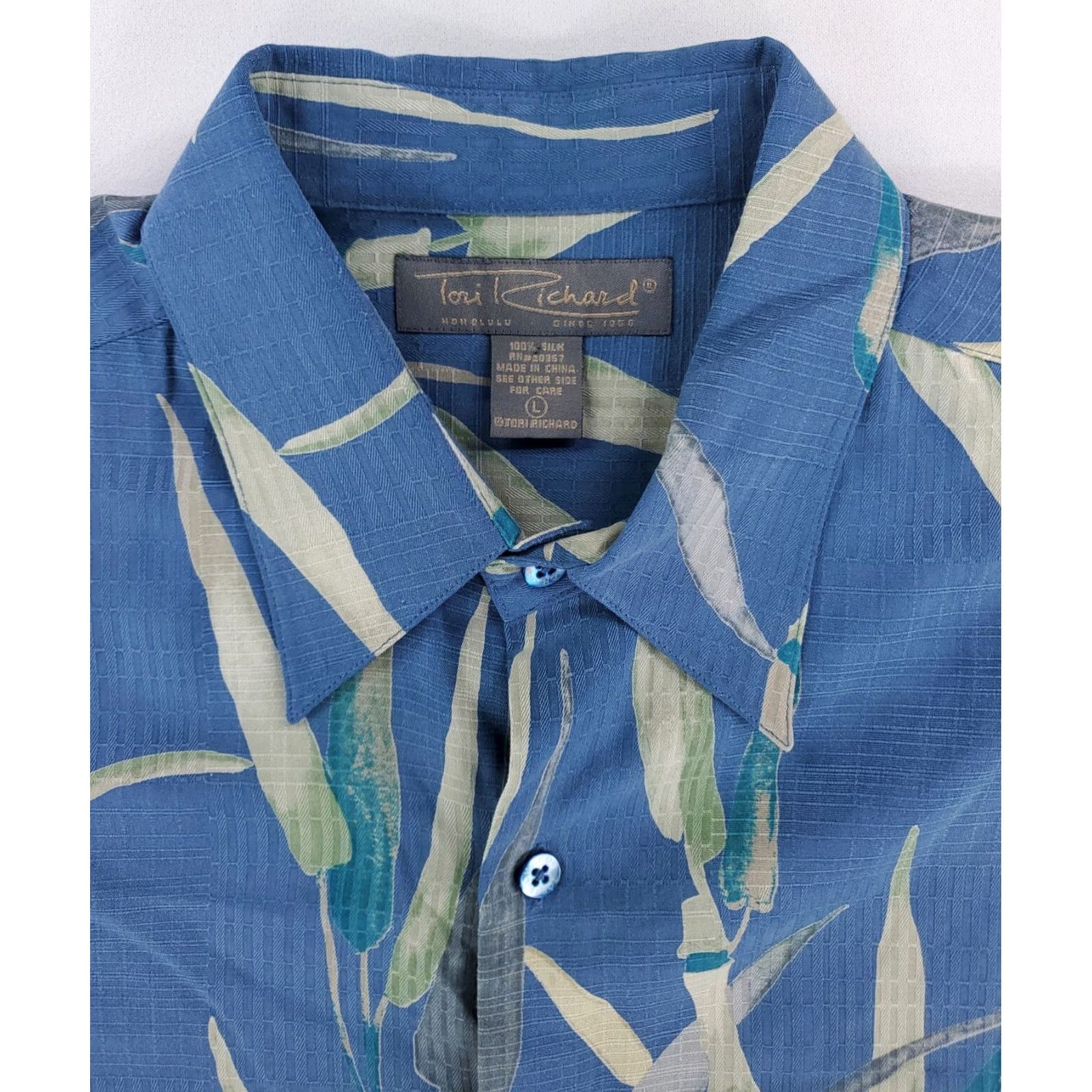 Tori Richard Tori Richard Button-Up Shirt Short Sleeve Silk Hawaiian Blue Mens L Size US L / EU 52-54 / 3 - 2 Thumbnail