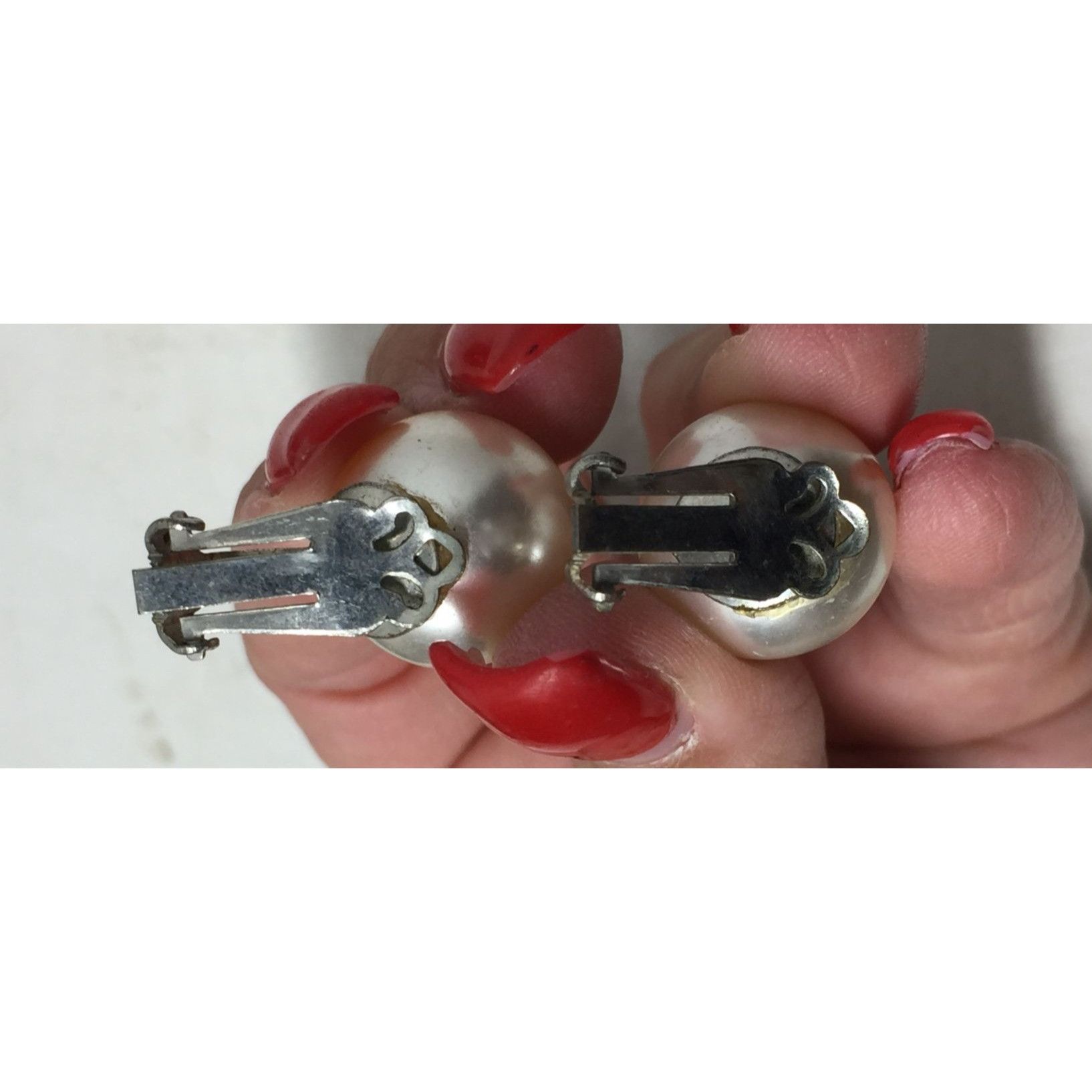 Other Women's Faux White and Silver tone Shiny Pearl Clip on Earri Size ONE SIZE - 3 Thumbnail